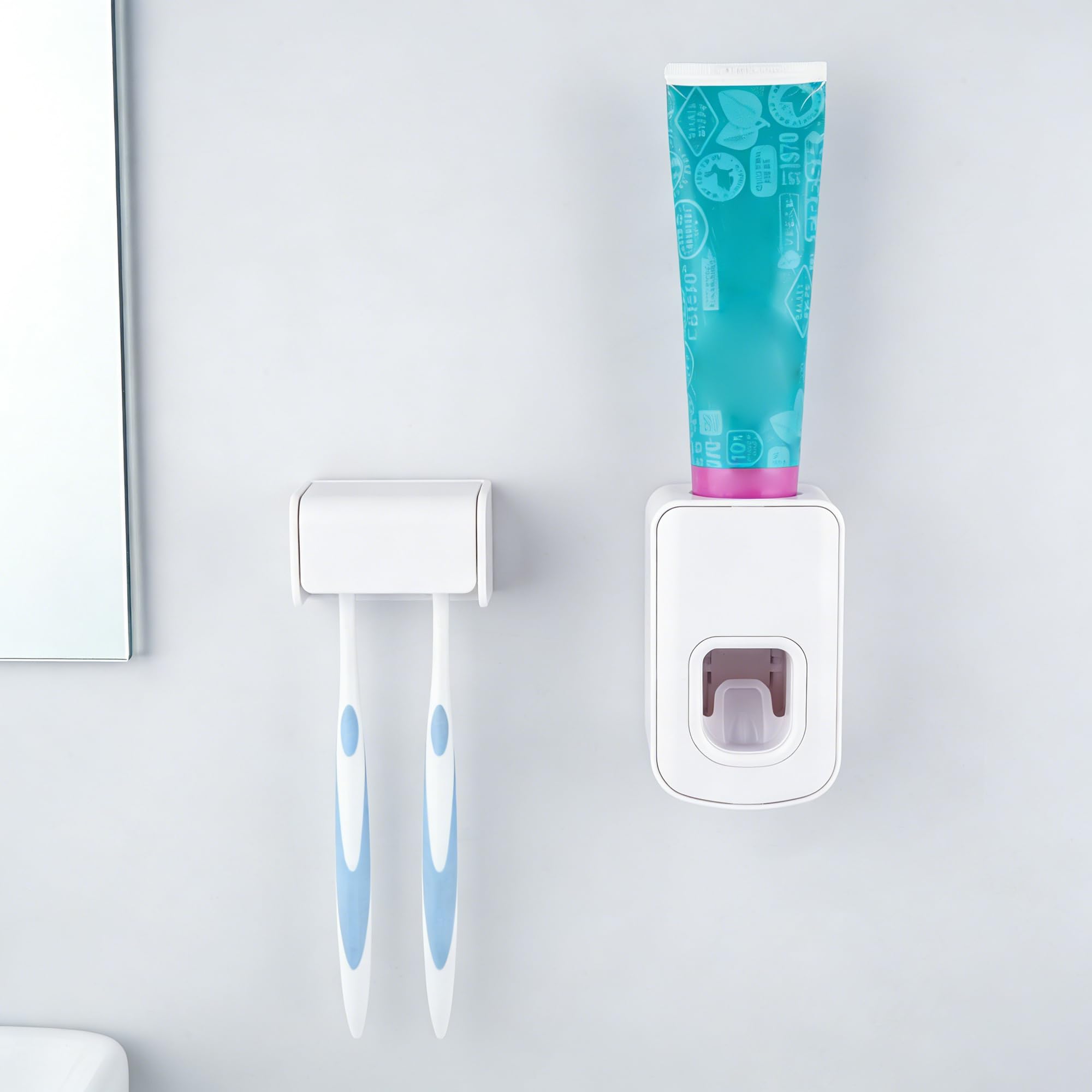 Soporte para cepillo de dientes montado en la pared con cubierta para baño, organizador de almacenamiento de cepillos de dientes con 2 ranuras para ducha, colgador autoadhesivo para cepillo de dientes