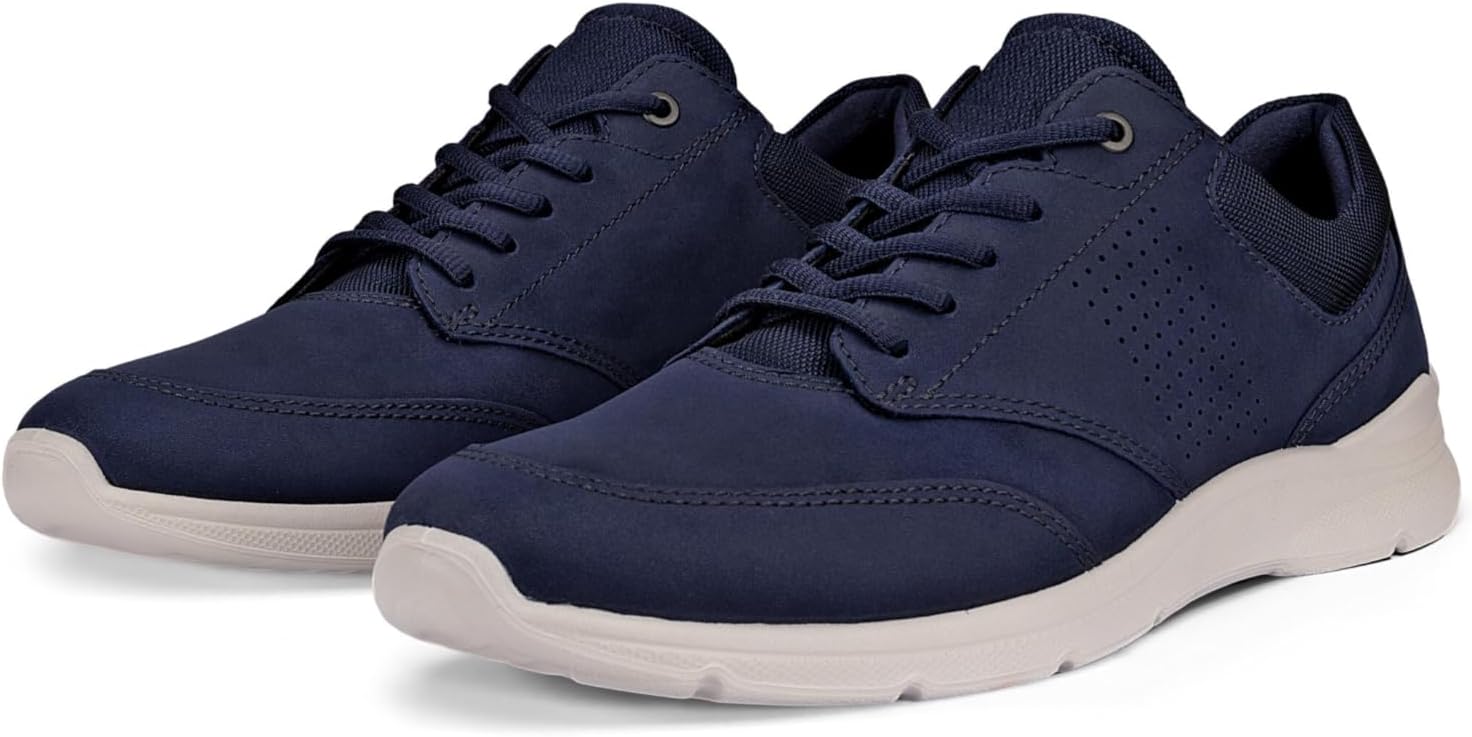มุม view of a pair of ECCO Men's IRVING Low-Top Sneakers