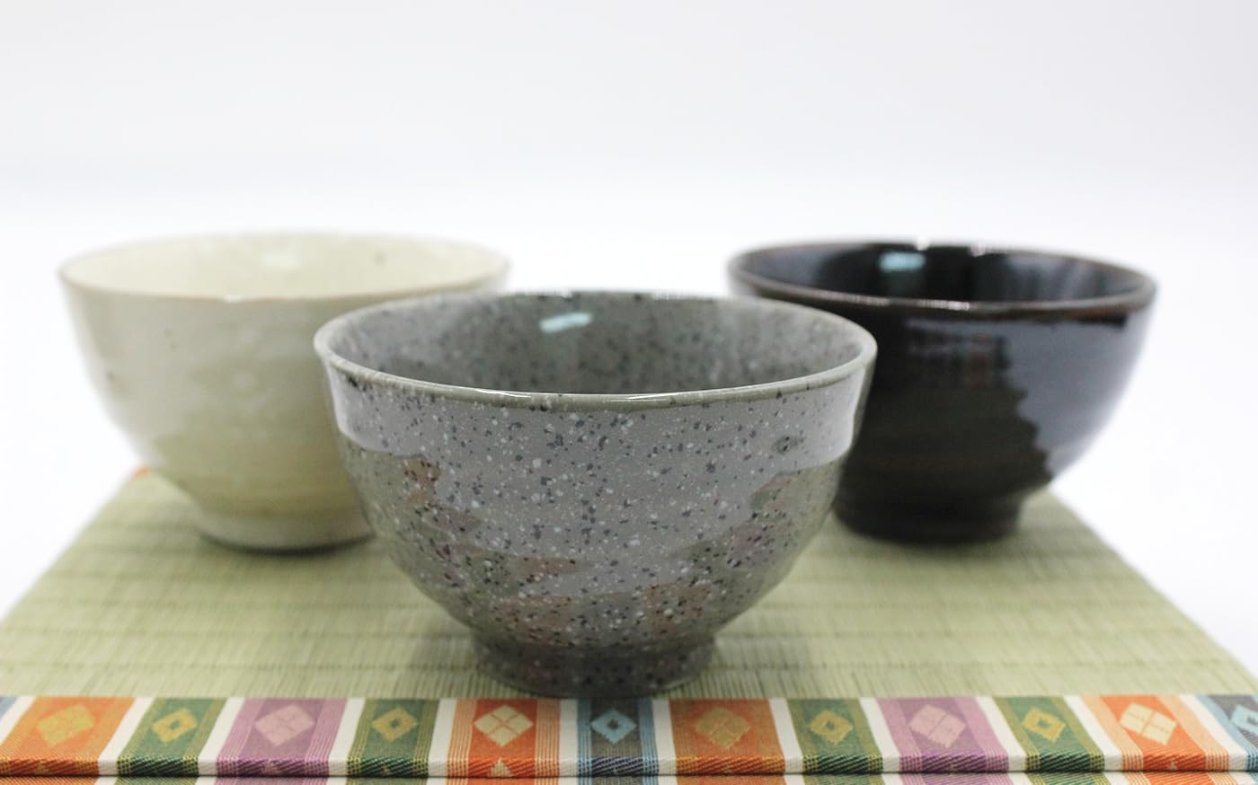 Traditionelle japanische Teeschale, handgefertigt, Grüntee, Chawan, Trinktee, Geschirr, Keramik, Set mit 5 Stück (Kura Dashi)