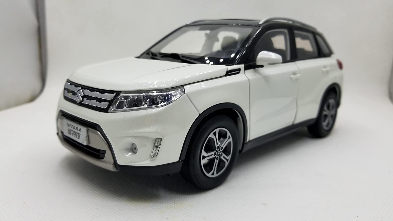 Amazon | ミニカー 1/18 Suzuki Vitara Escudo 2016 スズキ