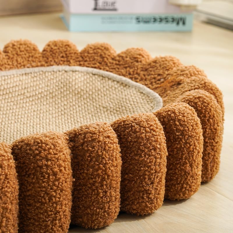 سرير للقطط من اتش كيو كيو جيمنج شبه مغلق للاستخدام الداخلي محمول مع كرة مخملية وقاعدة مضادة للانزلاق، سرير للحيوانات الاليفة قابل للغسل للقطط متوسطة الحجم والكلاب الصغيرة (ابيض، L)