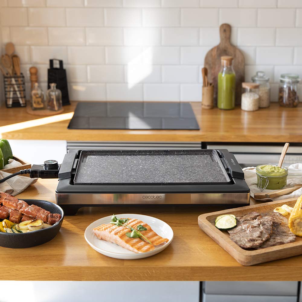 Cecotec Elektrische Bakplaat Tasty&Grill 2000 InoxStone. 2000 W, designstructuur en roestvrij stalen afwerking. Regelbare thermostaat en bakplaat met antiaanbaklaag en bakoppervlak