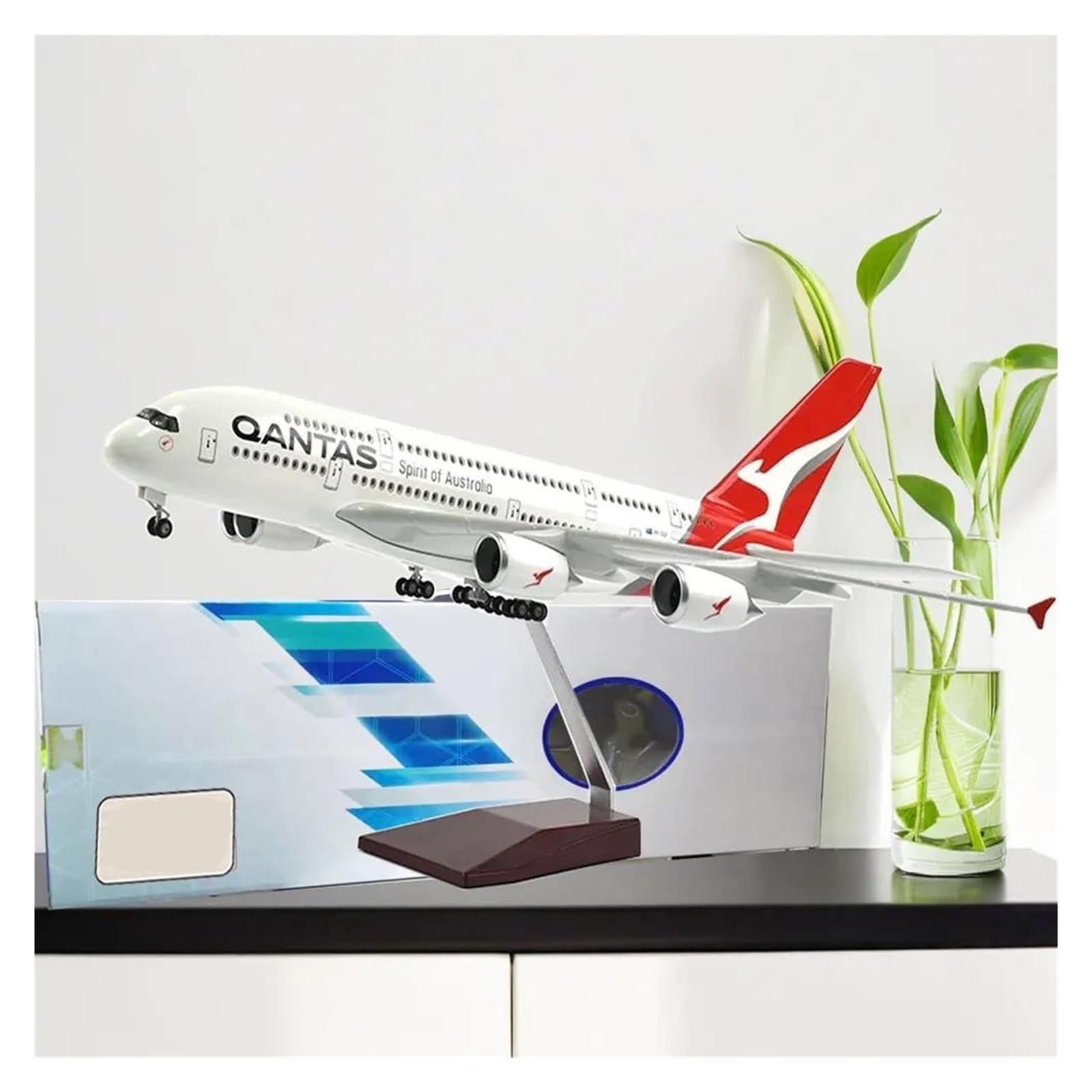 Odlewany metalowy samolot w skali 1/160 do samolotu 380 A380 QANTAS Model linii lotniczej W lekki i kołowy odlewany samolot z żywicy plastikowej do zbierania do kolekcji i wyświetlania (LED)