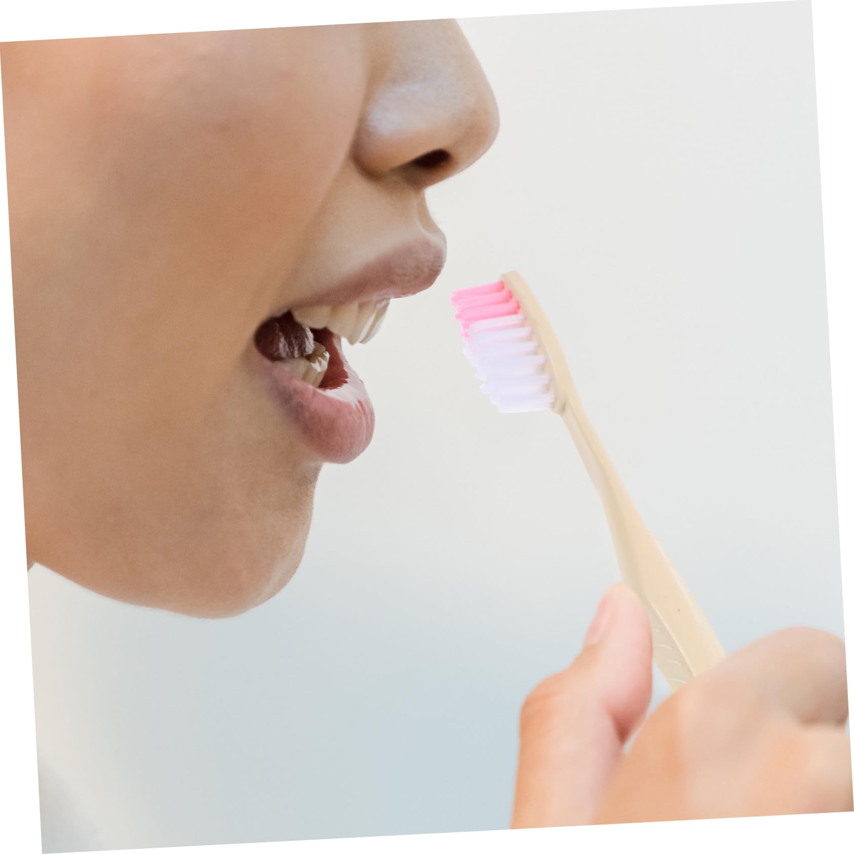 Set 100 Pezzi Spazzolini da Denti Monouso con Dentifricio, Spazzolino da Viaggio Usa e Getta Trasparente, Compatto e Igienico per Hotel, Campeggio e Viaggi Stile Stili multipli