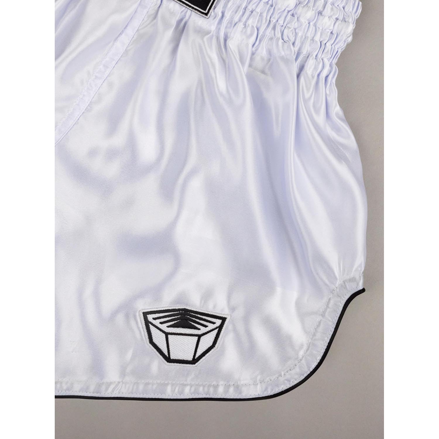 Muay Thai Shorts, Core, Weiß, Kickboxhose für Training & Wettkampf, Thaibox Shorts Satin, Atmungsaktiv, Langlebig, Kampfsporthose für MMA, K1, Boxen, Thai Boxen
