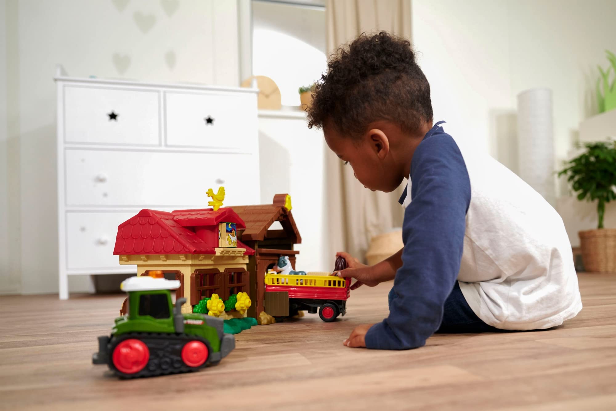 Simba ABC Farmhaus - Spielzeugstation für Baby und Kleinkinder ab 2 Jahren, mit Soundeffekten, bewegliche Teile, Traktor mit Anhänger, Spielefiguren, Spielzeug zur Förderung der Motorik und Fantasie
