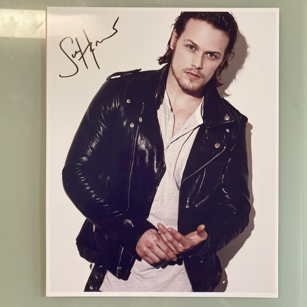 Amazon.co.jp: サムヒューアン直筆サイン入り大型写真…Sam Heughan…13 