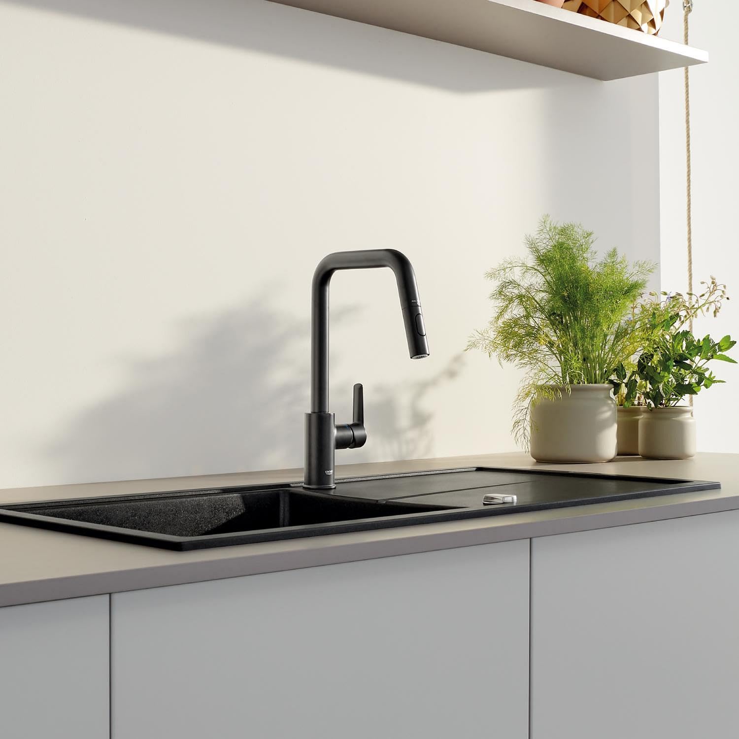 GROHE Start, Küchenarmatur 2 Strahlarten (Wasserhahn Küche, ausziehbare Brause, 360° schwenkbar, wassersparend dank variabler Mengenbegrenzung, werkzeugfreie Spülbecken-Montage), schwarz, 306312430