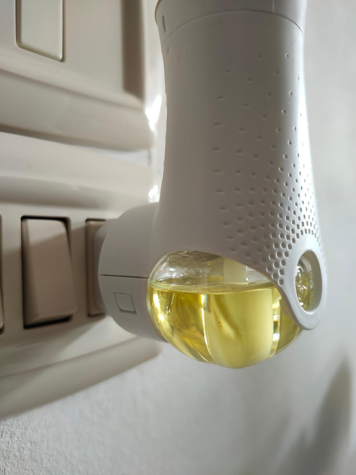 Airwick Diffusore Oli Essenziali Vaniglia E Thè Bianco - Confezione Con 3 Ricariche - Foto 11