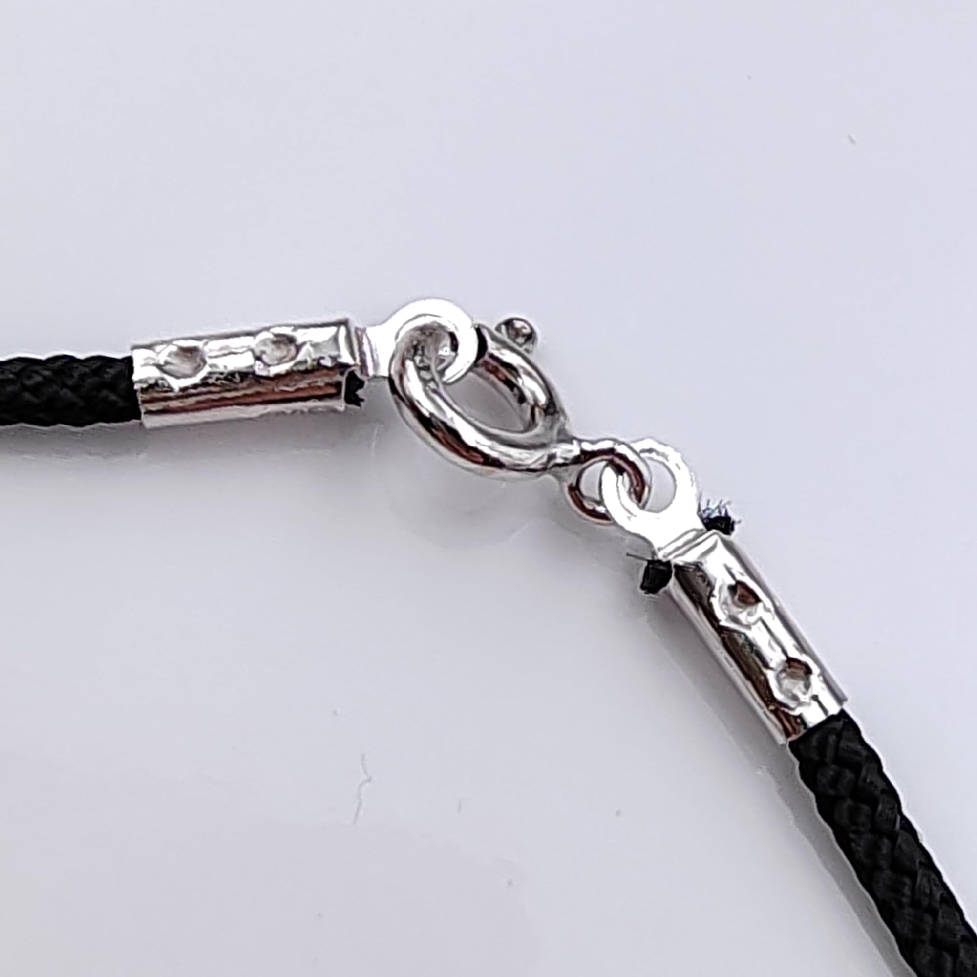 Gioielli Aurum Collana con Croce Crocifisso in Argento 925 e Cordino Nero, Ciondolo Religioso Uomo Donna, Design Lavorato