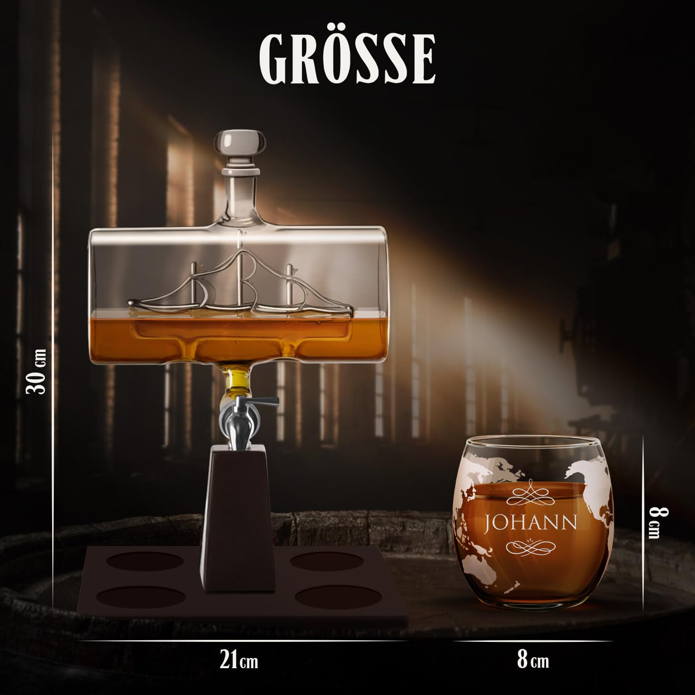 Maverton Whisky Karaffe mit Gravur - Schiff mit Edelstahl-Wasserhahn, 1000 ml - 4er Whiskygläser Set - Whisky Dekanter - Name - Weihnachtsgeschenke