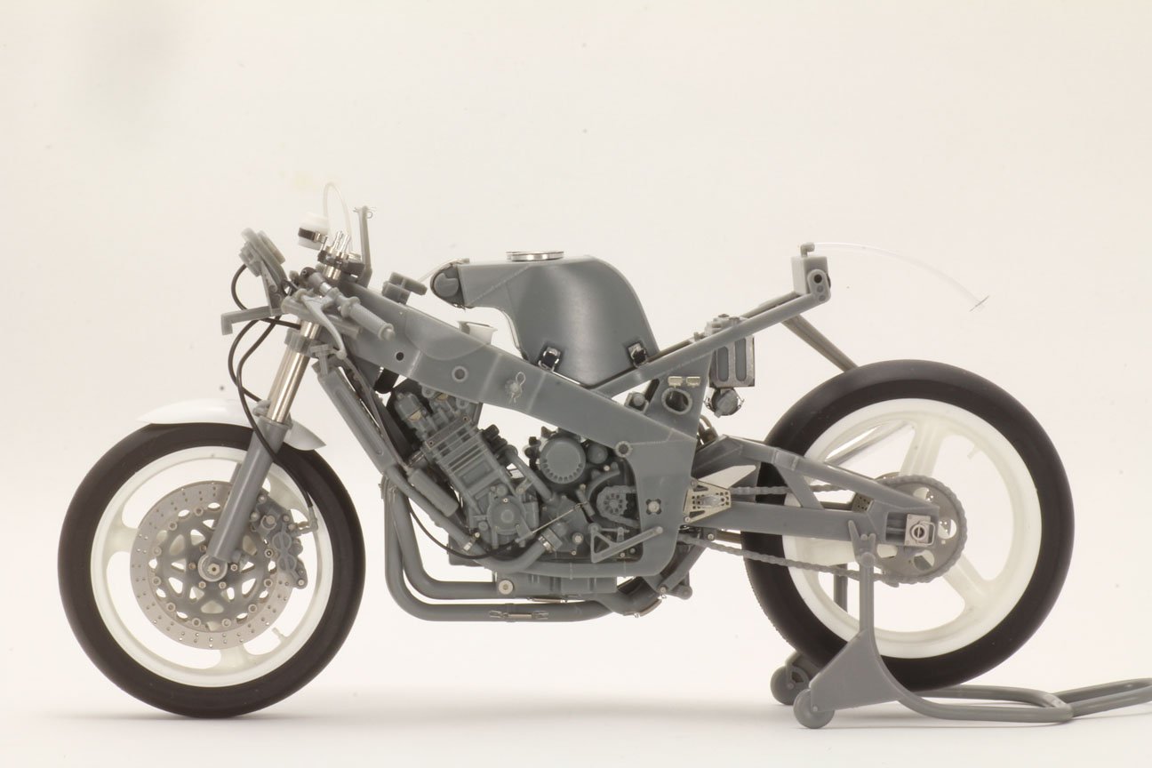 Amazon | トップスタジオ ヤマハ FZR-750 ディティールアップセット