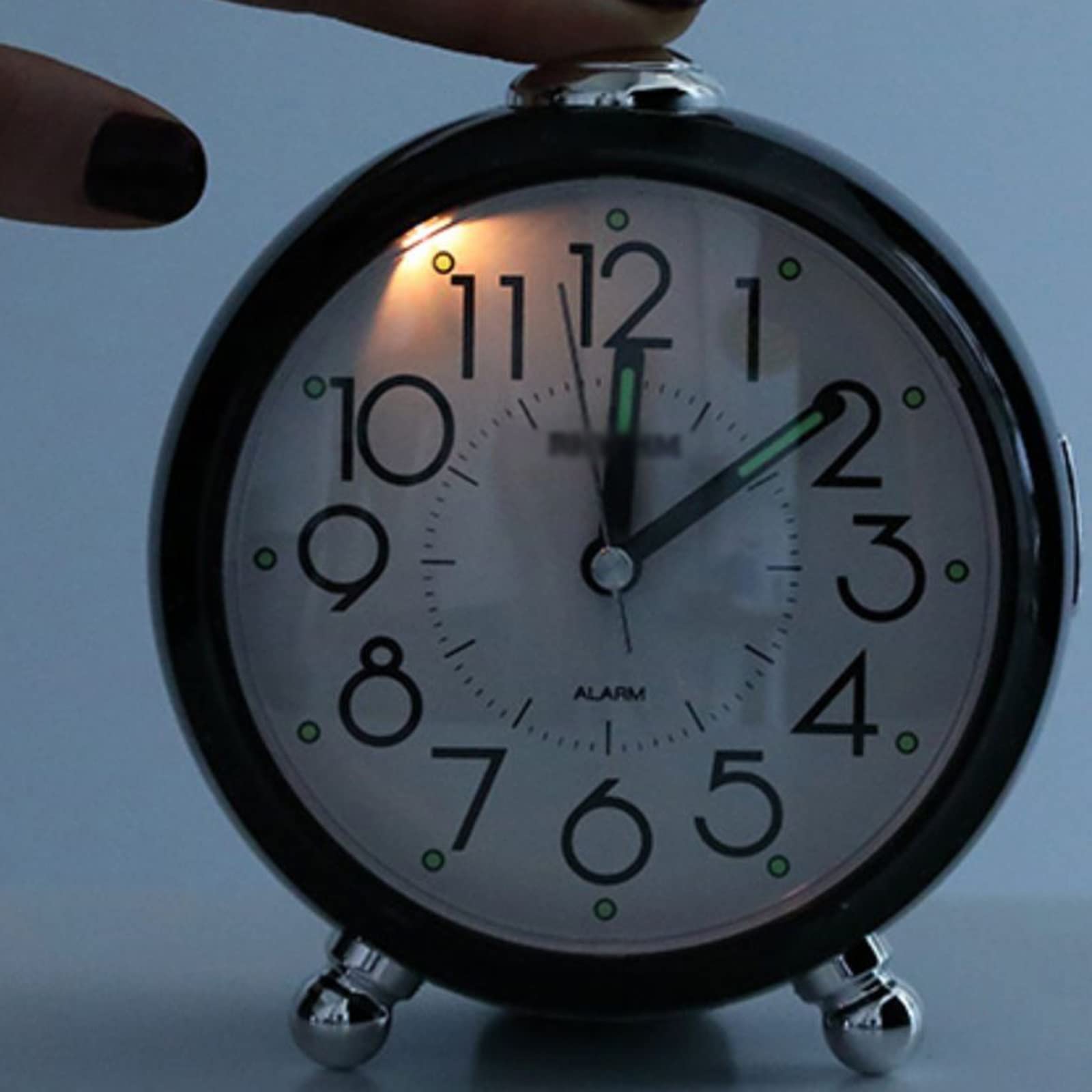 Weckee Analoger Wecker for Schlafzimmer, tickt Nicht, mit Nachtlicht, Schlummerfunktion, runder Wecker, batteriebetriebene Uhr for Schlafzimmer, Wohnzimmer Wexker (Color : Schwarz)