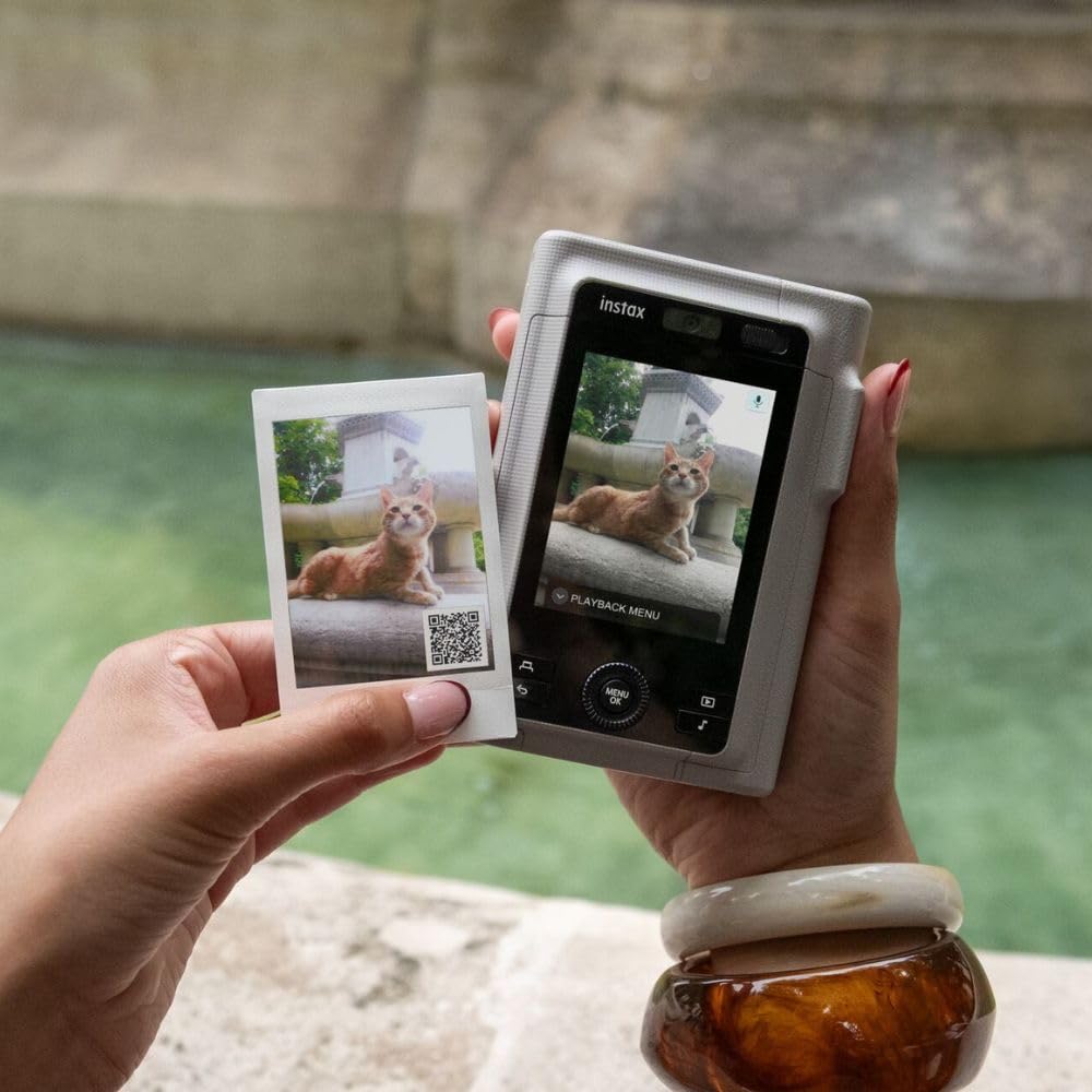 Fujifilm INSTAX mini LiPlay+ Sand Beige - Fotocamera Istantanea Ibrida, Stampante per Smartphone, Obiettivo Frontale per Selfie, Mini Registratore Audio, Dimensioni Stampa 86 mm x 54 mm