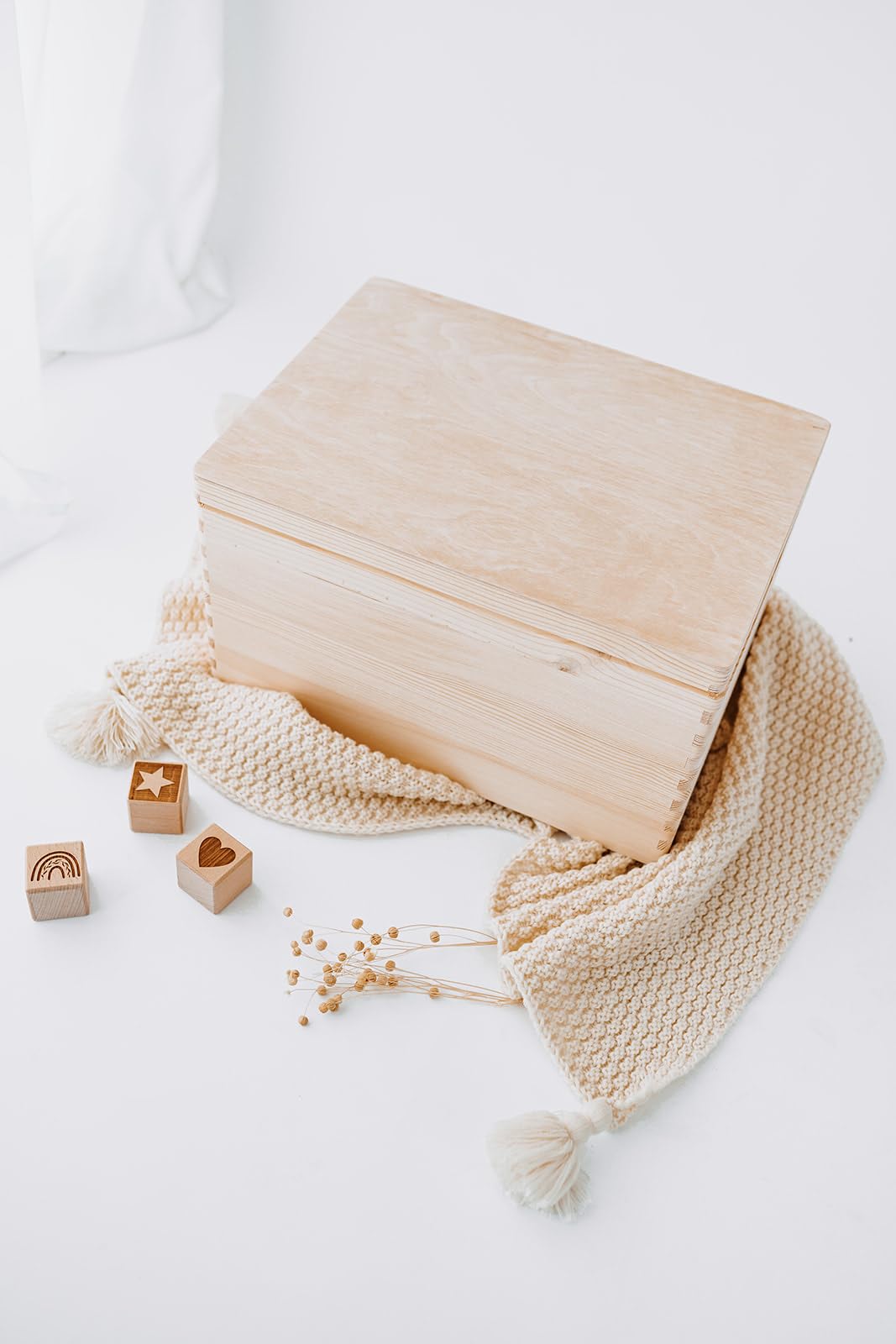 wunderwunsch Holzkiste mit Deckel - Große schöne Aufbewahrungsbox unlackiert, Geschenk-Box, Holz Allzweckkiste, Holzkiste für Ordnung, Erinnerungskiste zum Bemalen (blanko, S-Klappdeckel)