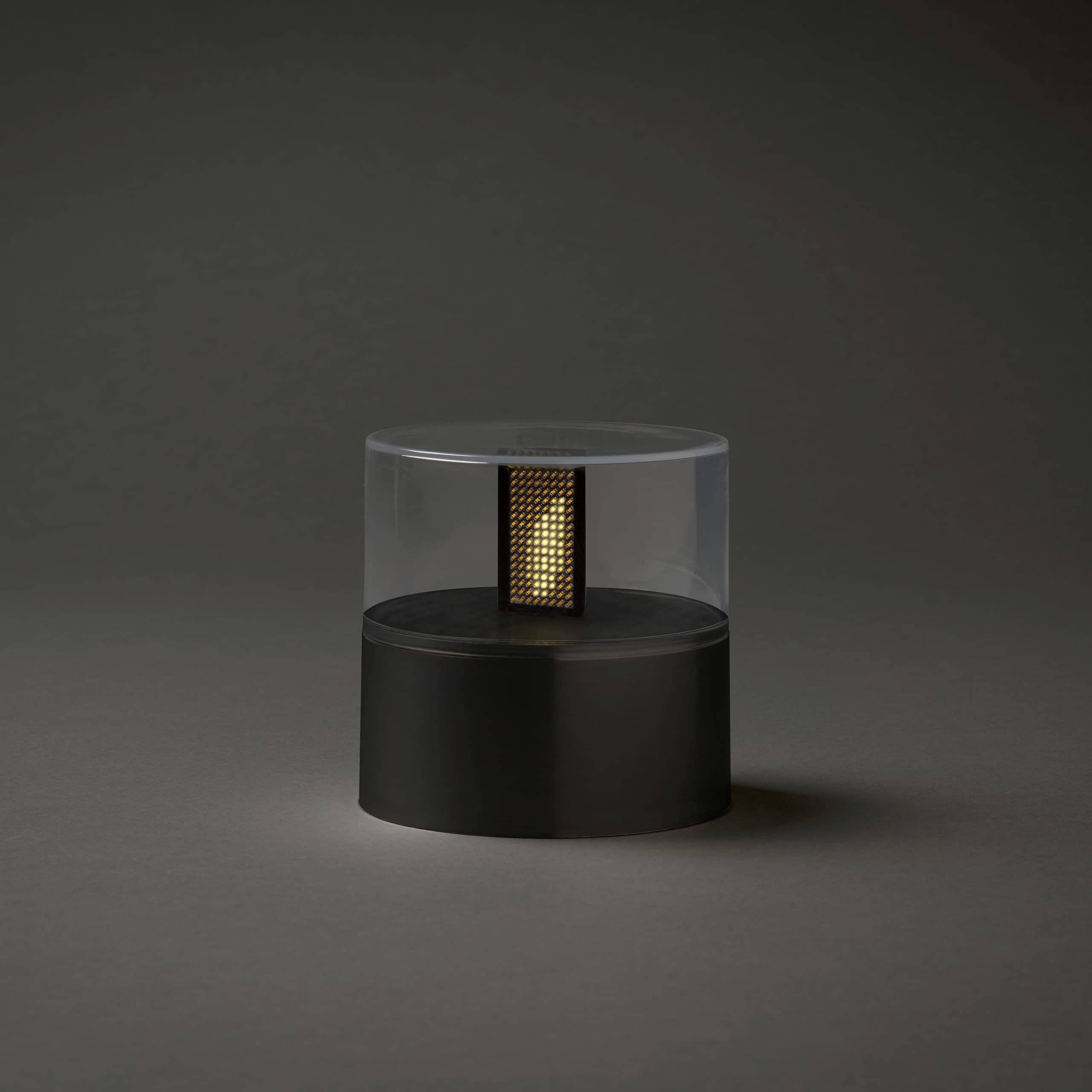 Konstsmide LED Flamme mit schwarzem Kunststoffsockel, an/aus Schalter, 8h Timer, 256 warmweiße Dioden, batteriebetrieben, Außen, 2xC (exkl.) - 1897-700
