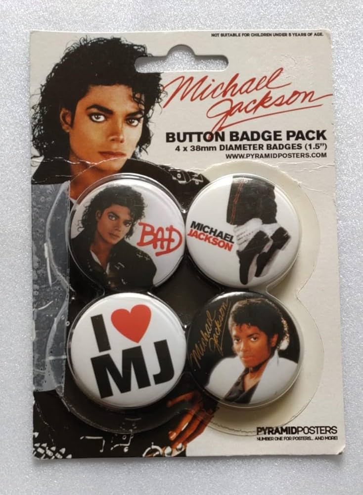 Michael Jackson バッジセット 4個入り　4種類　まとめ売り Amazon.co.jp: マイケルジャクソン バッジ 4個セット : おもちゃ