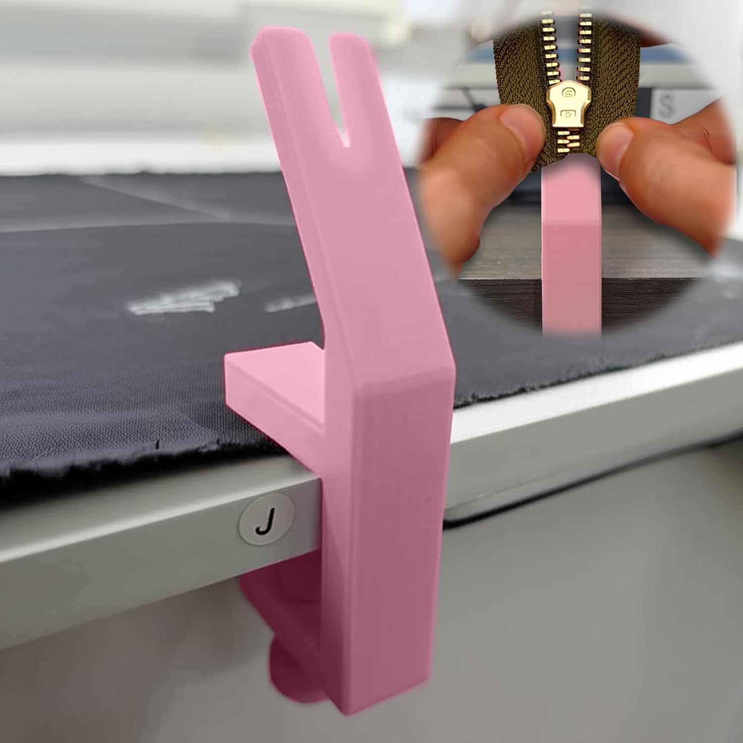 Zip Threading Aid | Zipper Pull Jig for Screwing On | Repair Tool for All Sizes | Includes Attachment for Table Edge 0.7-3.5 cm (Pink)