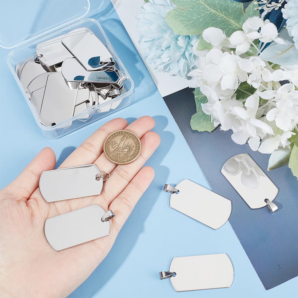 UNICRAFTALE 30 pcs Rectangle Estampage Étiquettes Vierges avec Snap sur Bail Estampage Blancs Pendentifs en Acier Inoxydable Lisse Balancent Pendentif Blancs pour Bracelet Collier Bijoux 43x24x1mm