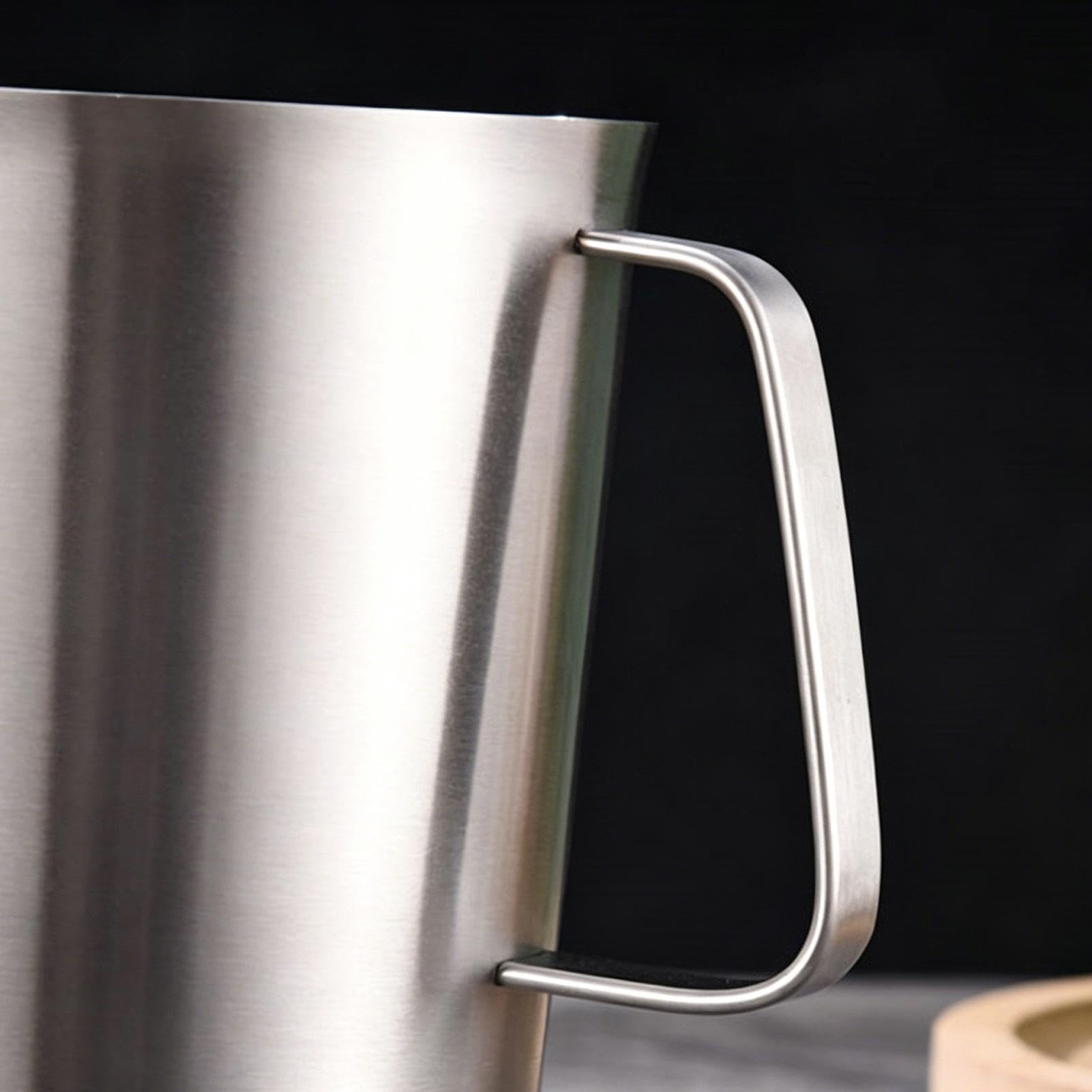 Flüssiger Messbecher - Hitzebeständiger Doppelskalen-Behälter mit Deckel zum Kochen und Backen, spülmaschinenfester Milchaufschäumer Becher für den Heimküchengebrauch