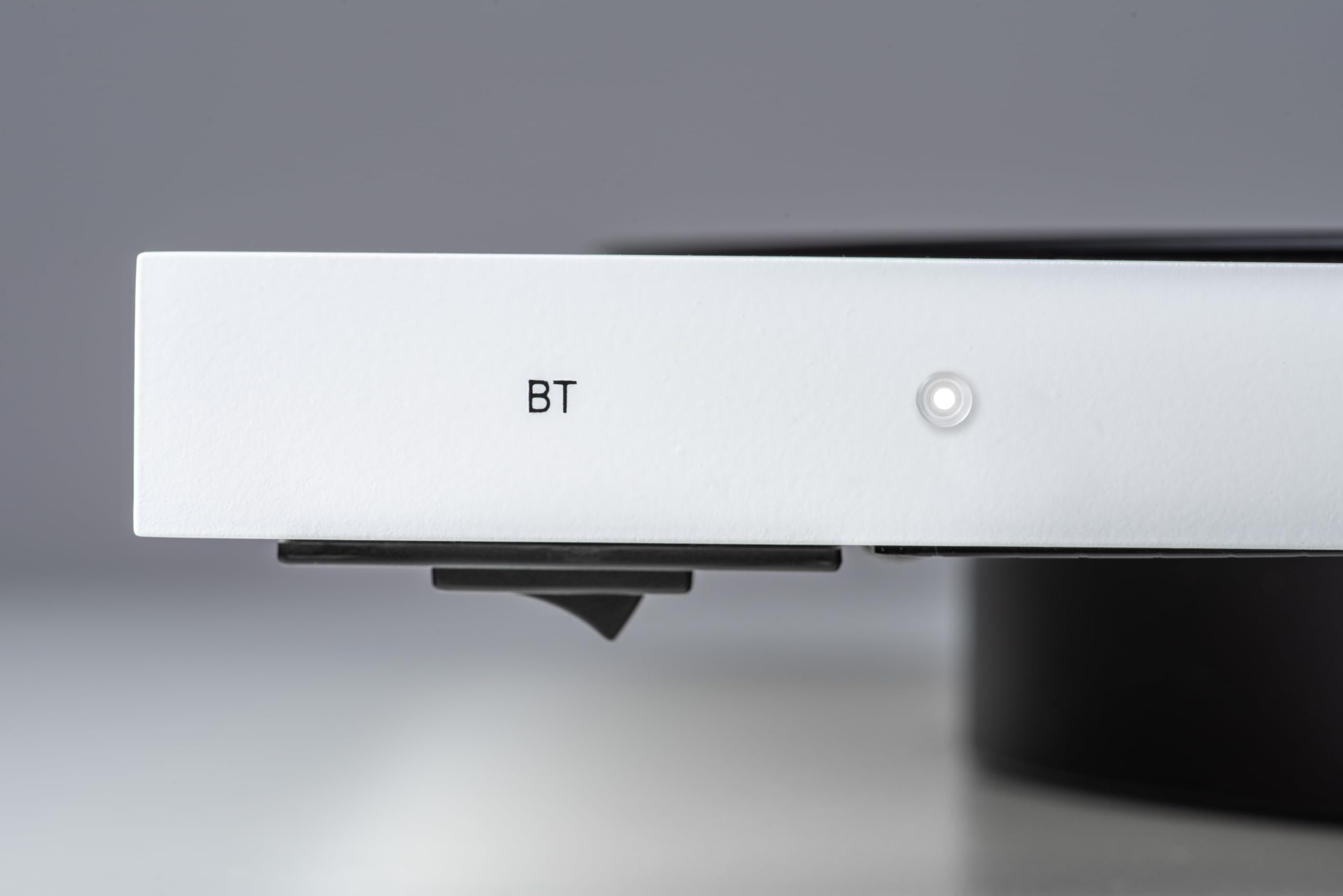 Tone Turntable - Giradischi minimalista con Bluetooth, preamplificatore phono integrato, braccio di alta qualità, trasmissione a cinghia, Tone Factory - Made in Europe (rosso)