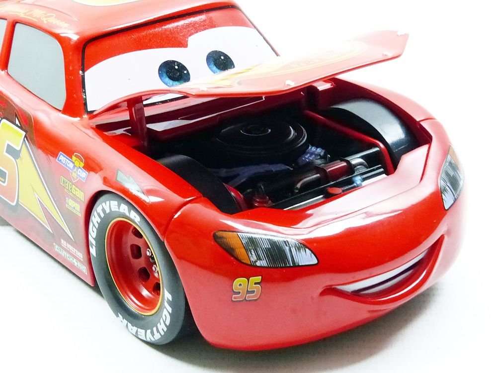 Buy Metals Pixar Cars 3 1: 24 Diecast - Lightning McQueen Vehicle