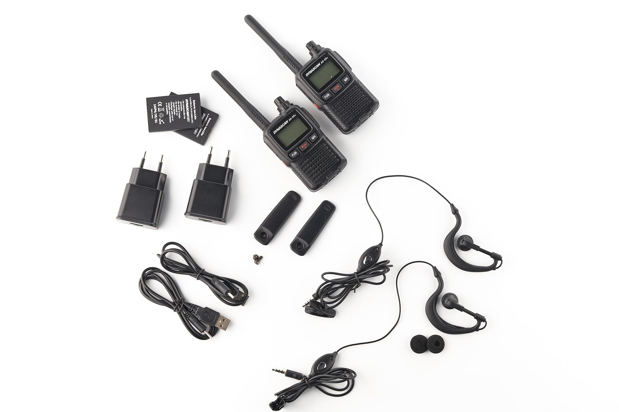 Dynascan AD-09+ Plus Pack de 2 Talkies-Walkies PMR446 avec Mallette Professionnelle – Ultra-Compact, Châssis Aluminium, 16 Canaux, Recharge USB, Oreillettes Incluses