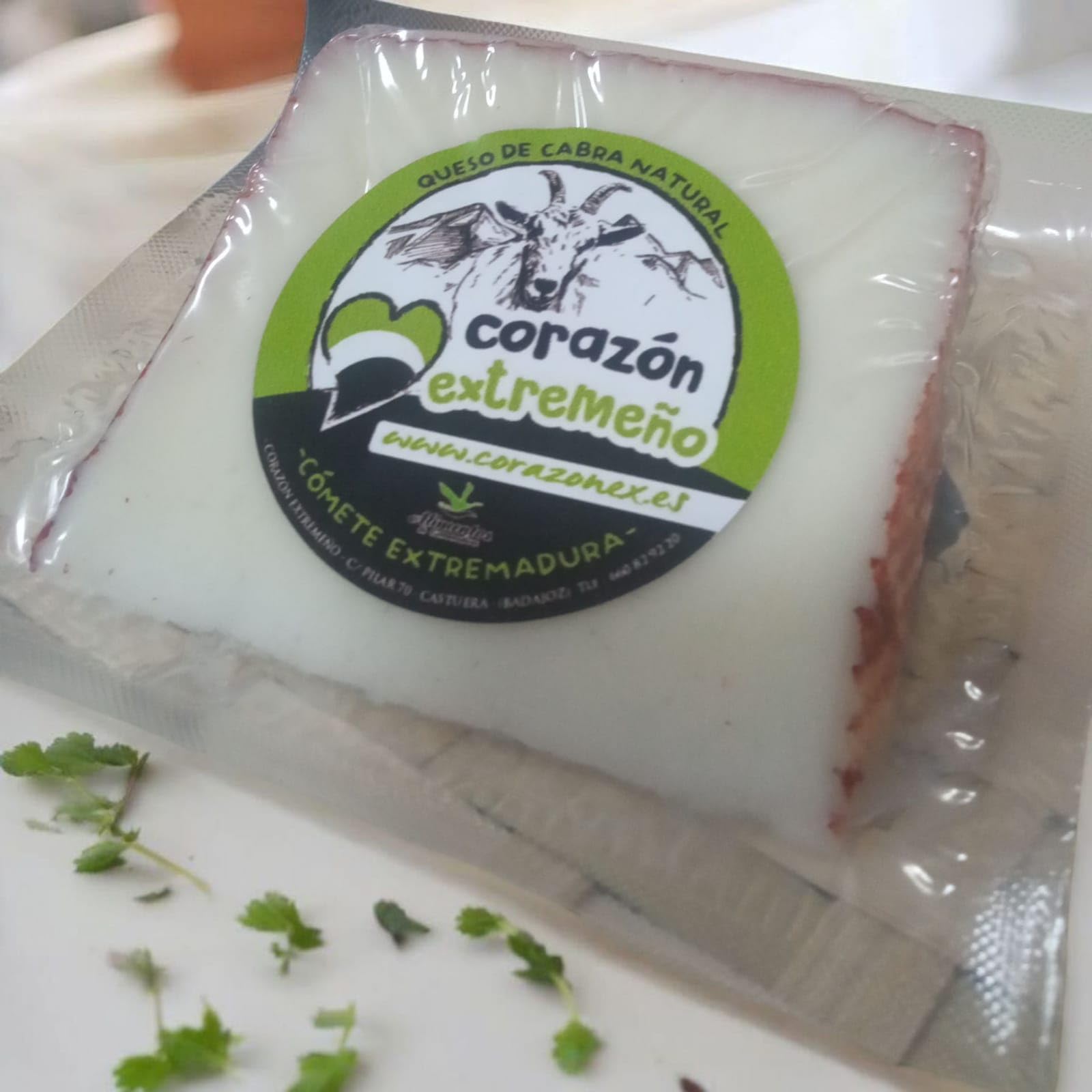 Cesta Regalo Gourmet Sin Lactosa Queso Semicurado y Natural de Cabra Aceite de Oliva Virgen Extra Miel Pura y Mermelada de Cereza Lote Artesano para Empresas Navidad Detalle Premium CORAZON EXTREMEÑO
