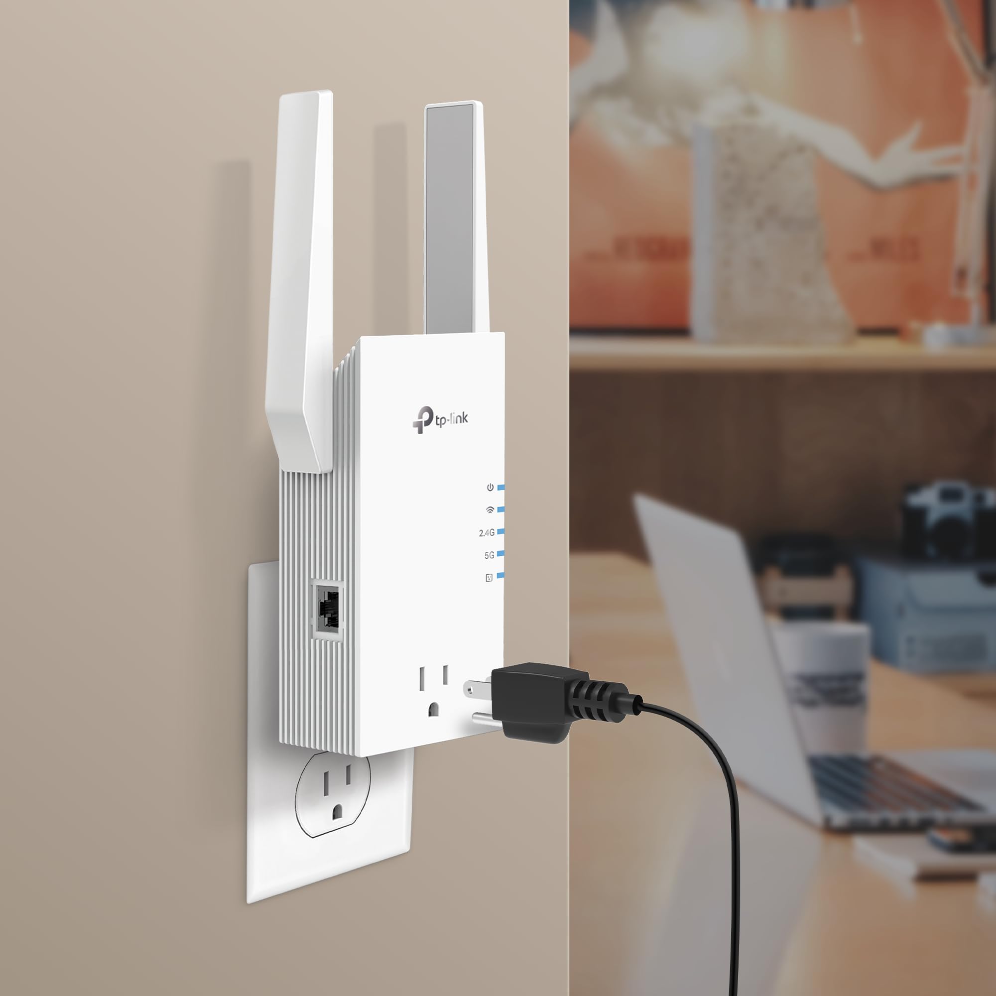TP-Link RE765X AX3000 WiFi 6 Range Extender w/Smart Plug Integrated Passthrough | Ripetitore wireless dual-band con porta Ethernet | Fino a 2400 mq, 64 dispositivi | Compatibile EasyMesh |
