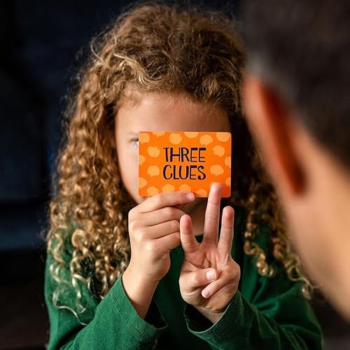 Miniatura 3 de Talking Tables Juego de mesa familiar para niños contra adultos 6 noches de juegos de fiesta clásicos  Charadas para niños, dibujos, 3 pistas,