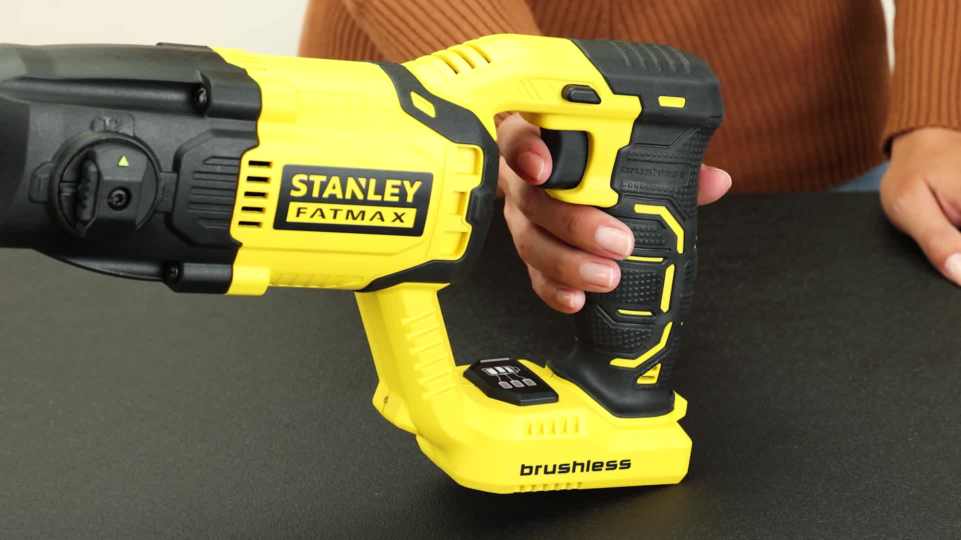 Stanley FATMAX SFMCH900B-XJ - Perforateur SDS+ 18V Brushless, 2 Joules, 5500 Cps/min, Sans Batterie Ni Chargeur, Gamme V20