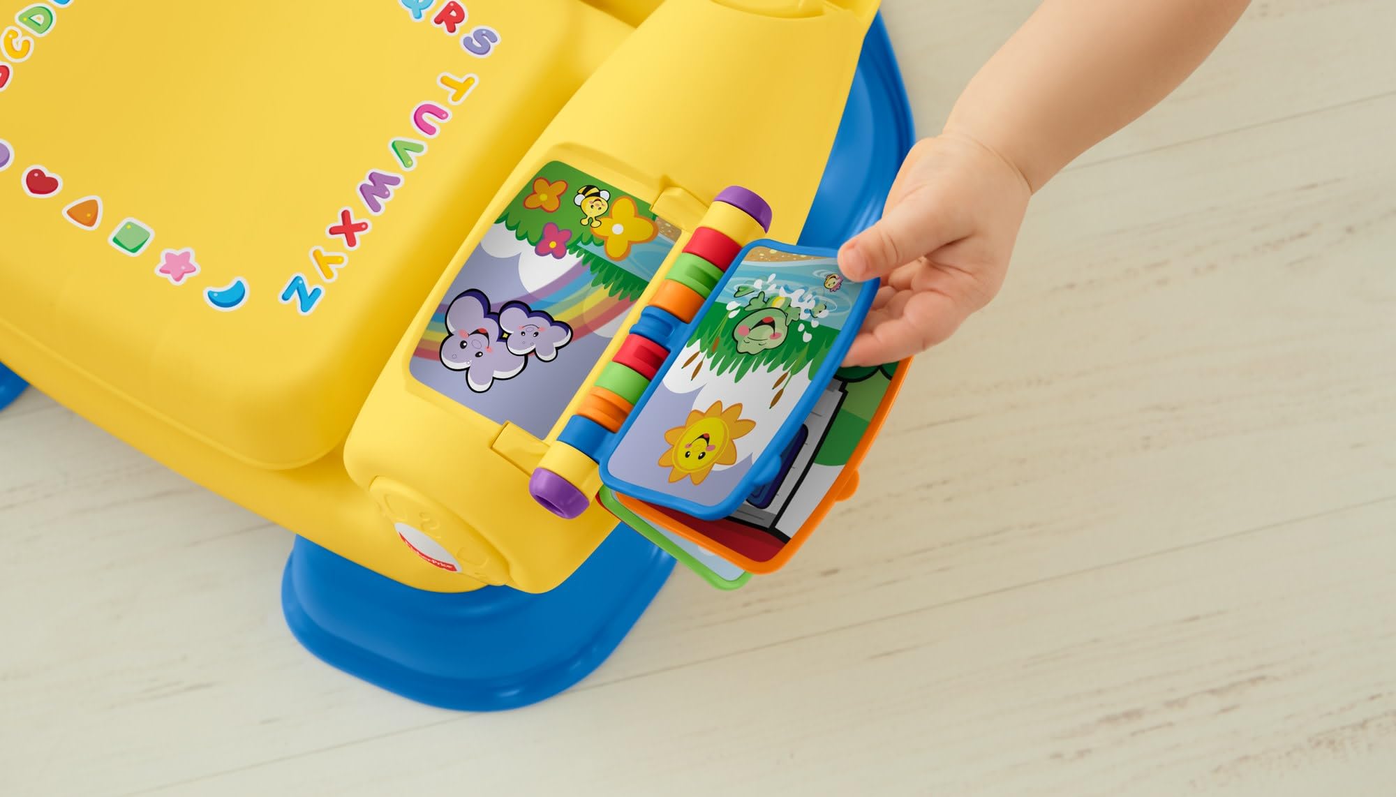 Fisher-Price La Poltroncina di Cagnolino, Seggiolina Educativa per Imparare Suoni, Musica e Frasi, Giocattolo per Bambini di 12 + Mesi, Giallo Versione Italiana Imballaggio Sostenibile, HBB71