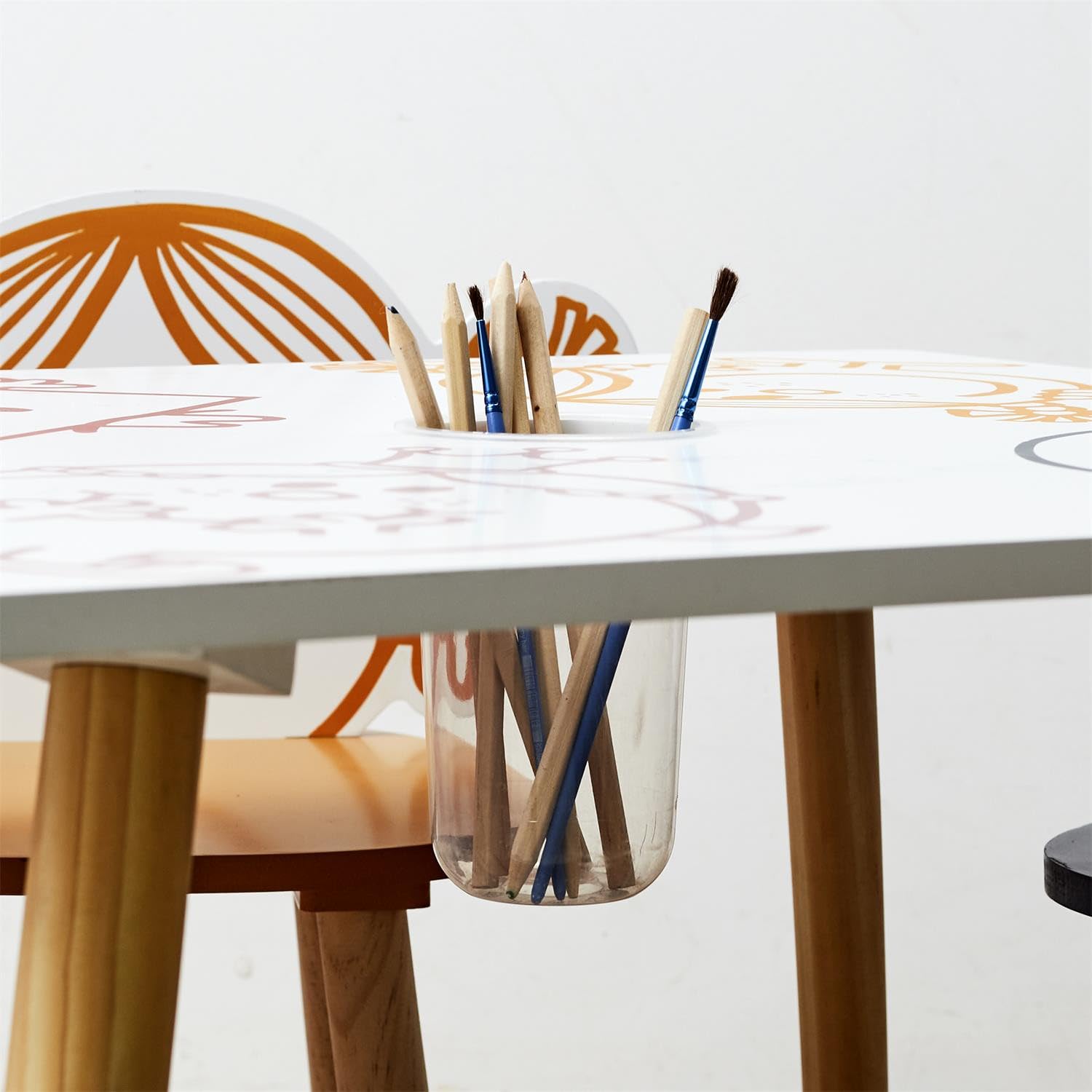 MONSIEUR MADAME - MM3369 Table Enfants avec Pot à Crayon Intégré - MDF et Pin - Dimensions 60 x 60 x 44 cm - Design Multicolore - pour Chambre ou Salon