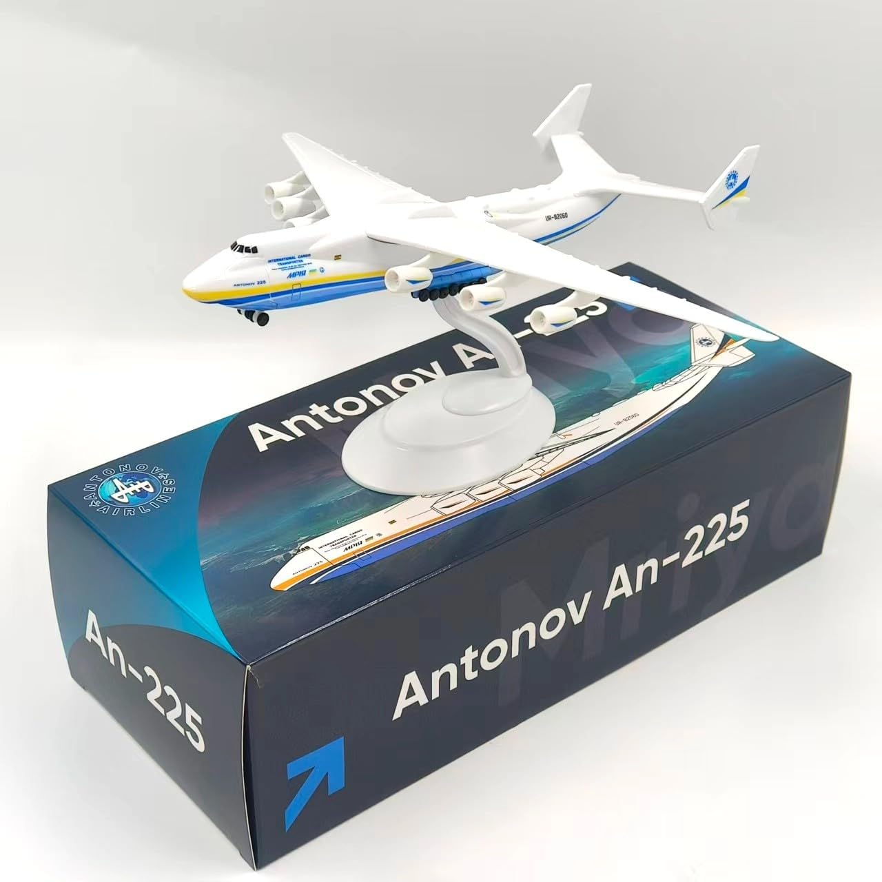 21 cm Antonov An-225 An-124 Mriya Airplane Model 1/400 Aircraft ABS Plane Model with Stand for Collections or Gift，Open Cabin Door