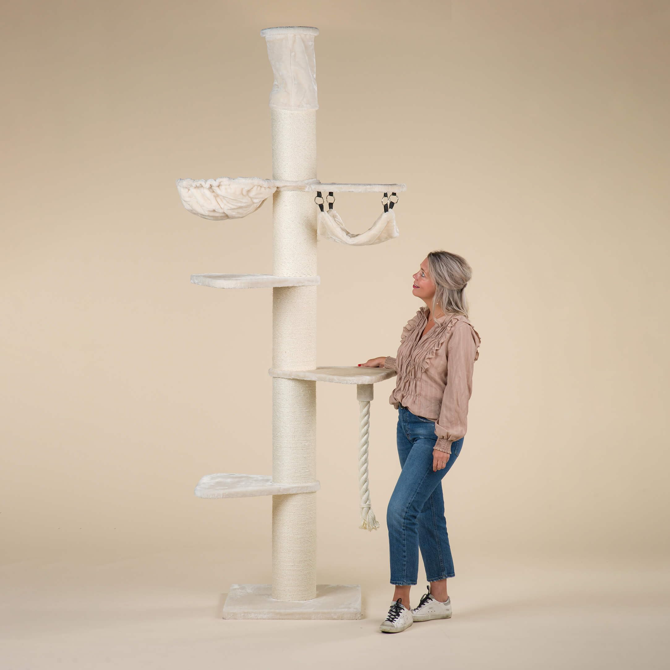 RHRQuality Krabpaal voor grote katten - Maine Coon Tower Crown – 240 tot 260 cm Hoog – Met Extra Dikke 20 cm Sisalpalen – Crème