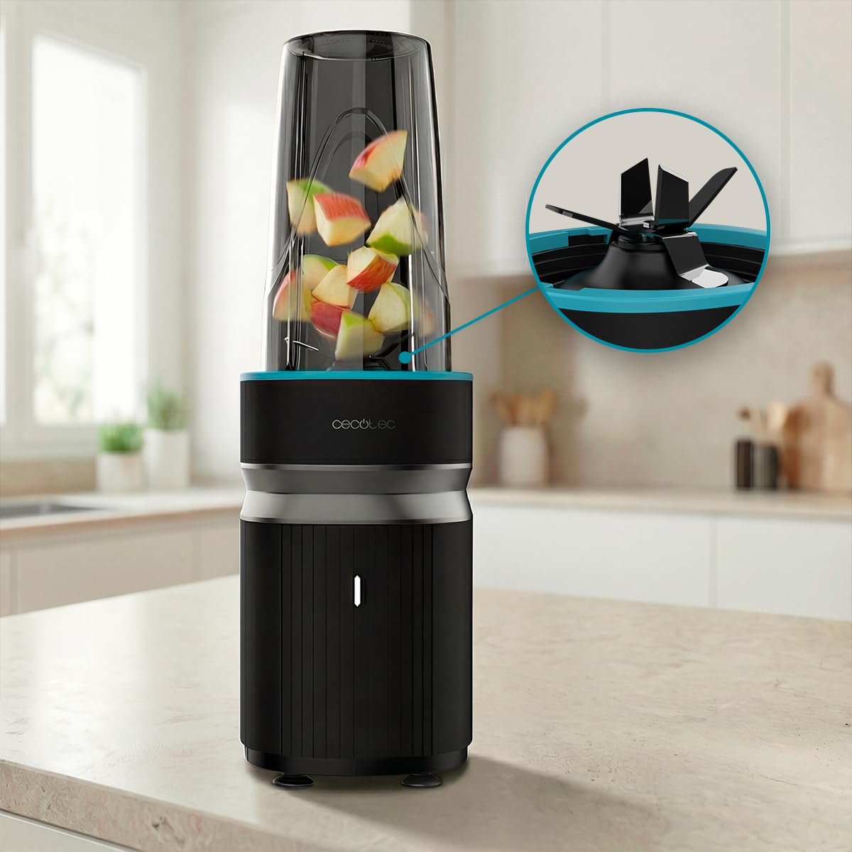 Cecotec PowerTitanium przenośny blender 1000 Push2Go. 1000 W, ostrze ze stali nierdzewnej 6 liści, 2 szklanki 700 ml z pokrywkami, bez BPA, zdejmowane części, profesjonalne rezultaty dla Ciebie