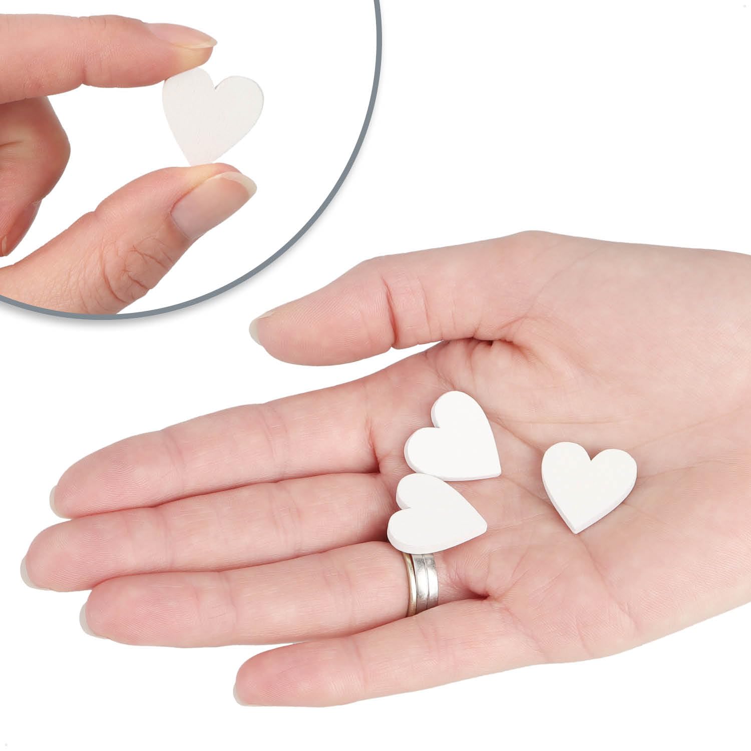 COM-FOUR® 100x Decoraciones de corazón dispersas - pequeños corazones de madera en cuatro diseños - corazones de madera para decoración de mesa en primavera (Corazones/blanco - 100 piezas)