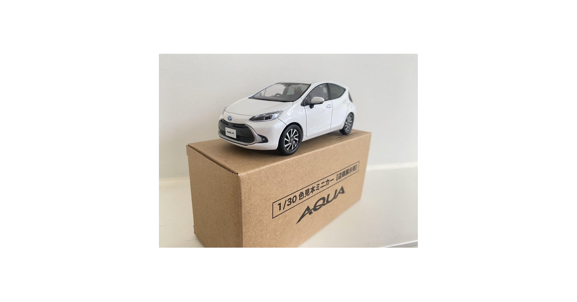 非売品　1/30 新型 アクア ミニカー　089 プラチナホワイトパール Amazon | 込みミニカー 新型 アクア ミニカー 1/30 プラチナ