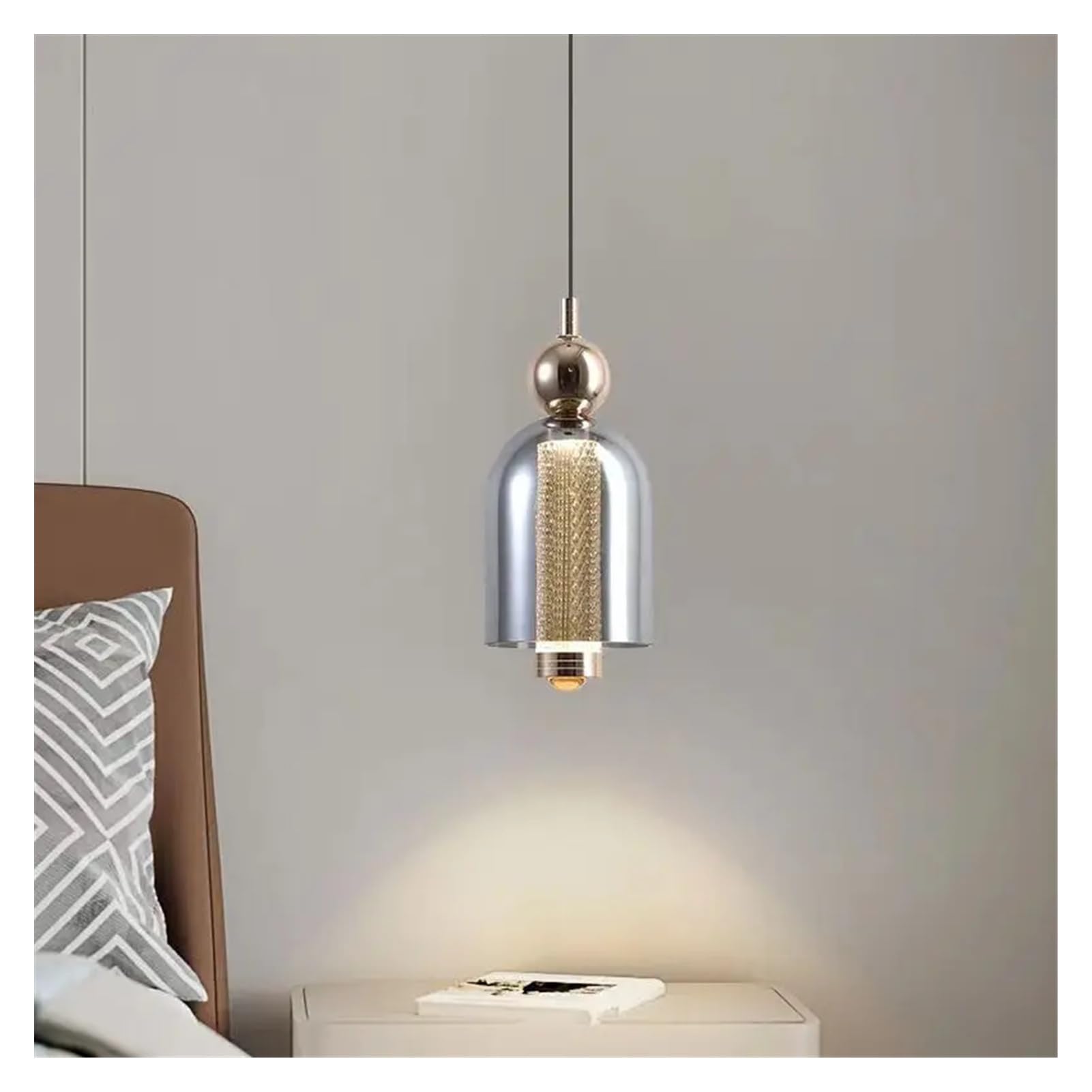 Suspension design moderne pour éliminer les zones d'ombre dans un hall d'entrée