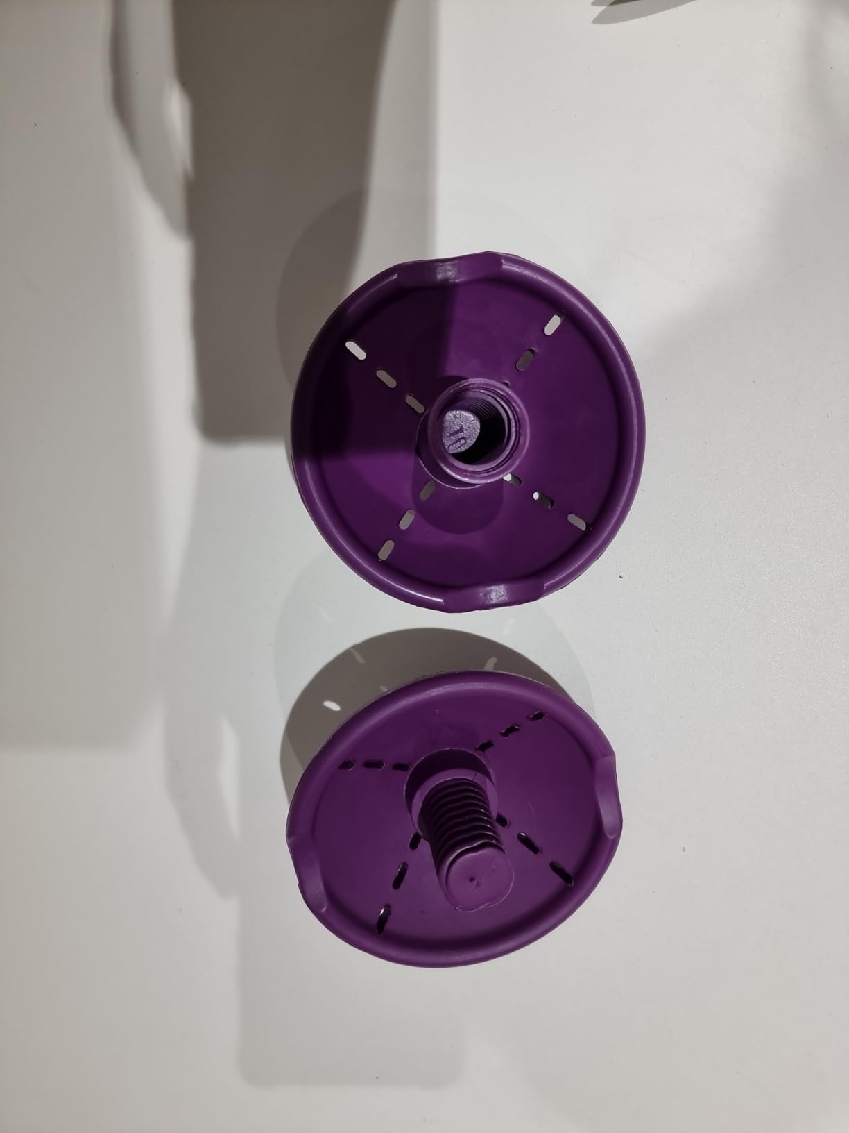 Busy Buddy® Twist'n Treat™ | es el primer y único juguete dispensador de premios de 2 piezas de
