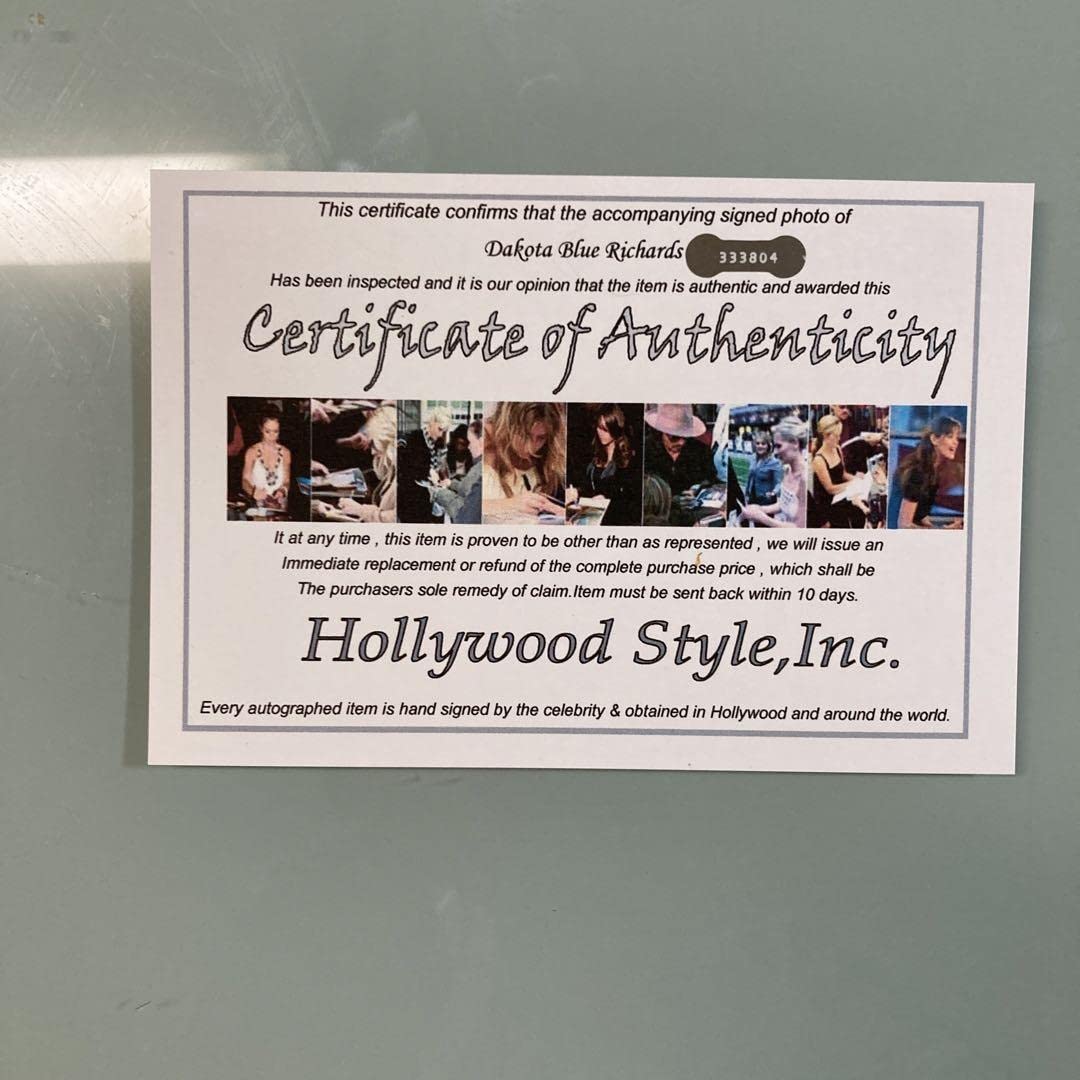 ダコタ・ブルー・リチャーズ直筆サイン入り超大型写真…ライラの冒険
