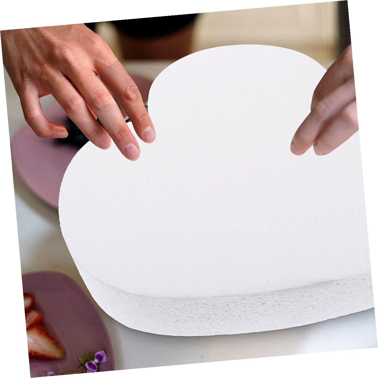 VALICLUD Modèle de Faux Gâteau en Mousse Forme Cœur Blanc pour Pratique de Décoration, Accessoire Créatif pour Fêtes et Occasions Spéciales