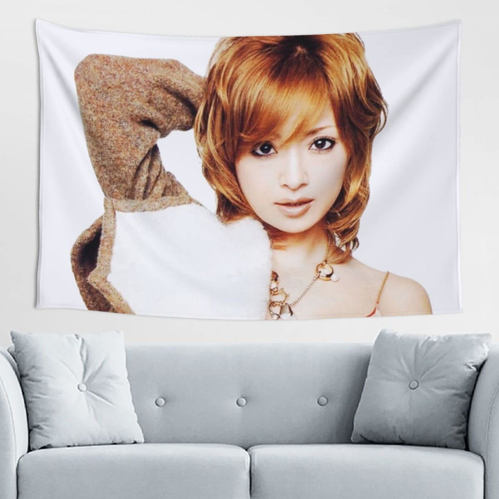 女性の顔のアップ インテリア装飾浜崎あゆみさんの壁掛けです。布地です。