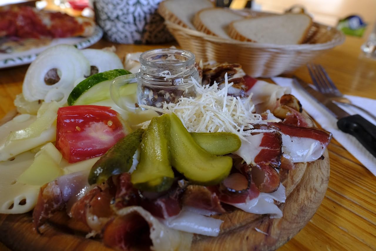 Hausmacher Wurstpaket Brotzeit Set | Leberkäse | Kalbfleisch-Leberwurst geräuchert | Bierschinken | Teewurst | Käse 975 g
