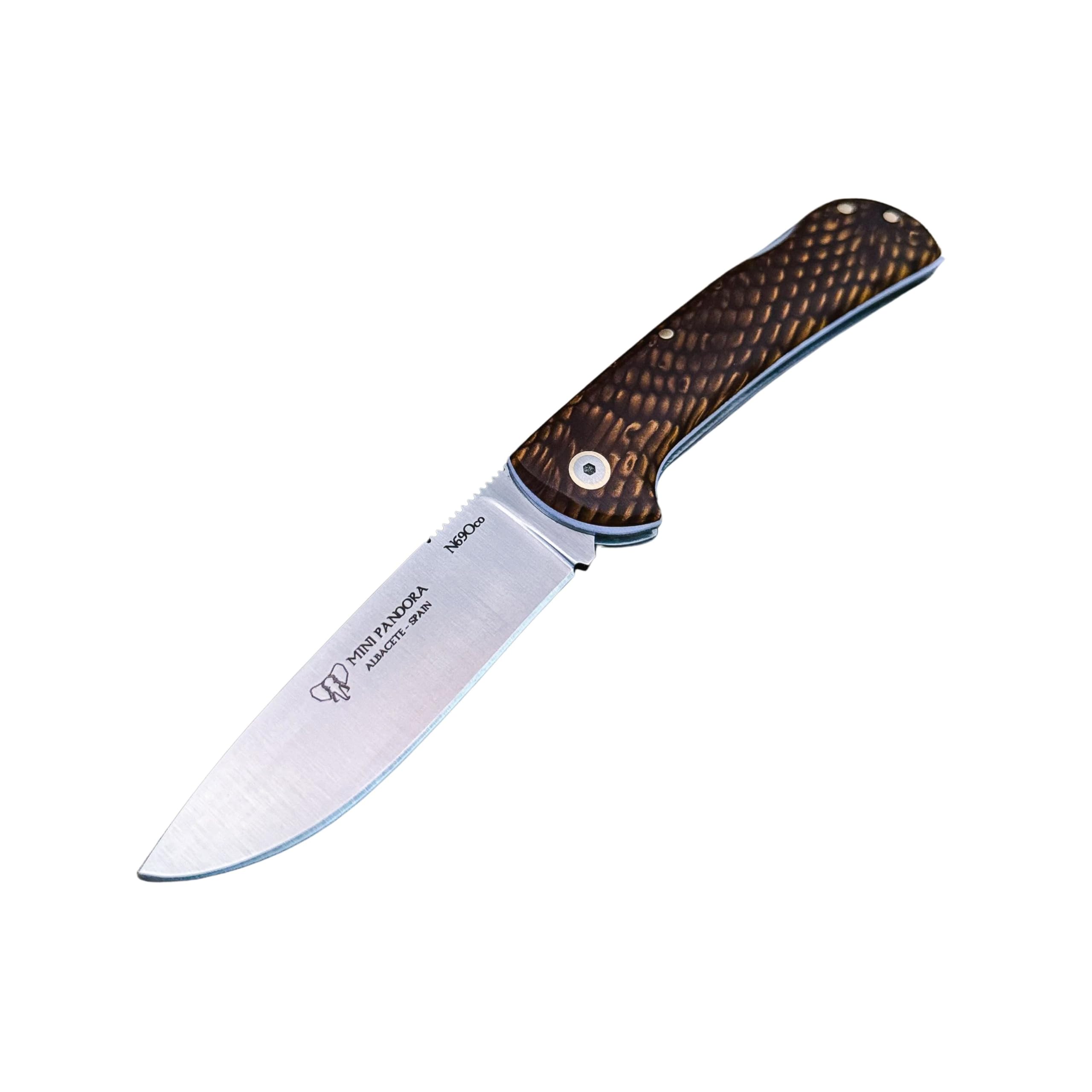 Navaja Cudeman 389-JM Mini Pandora con hoja de acero Böhler N690Co de 8 cm y empuñadura de juma, olivo o nogal de 10 cm para Caza, Pesca, Supervivencia + Portabotellas Regalo (Juma SIN funda)