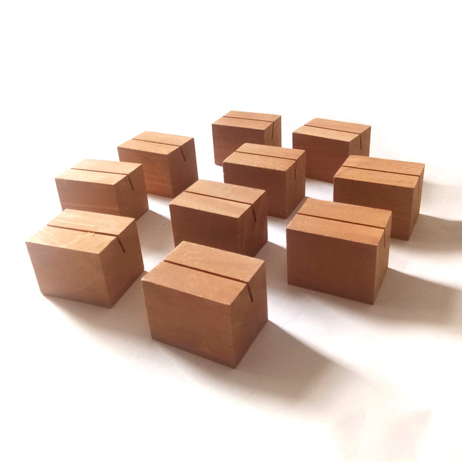 Soportes de madera para tarjetas de mesa: 10 portafotos rústicos elegantes para bodas y banquetes