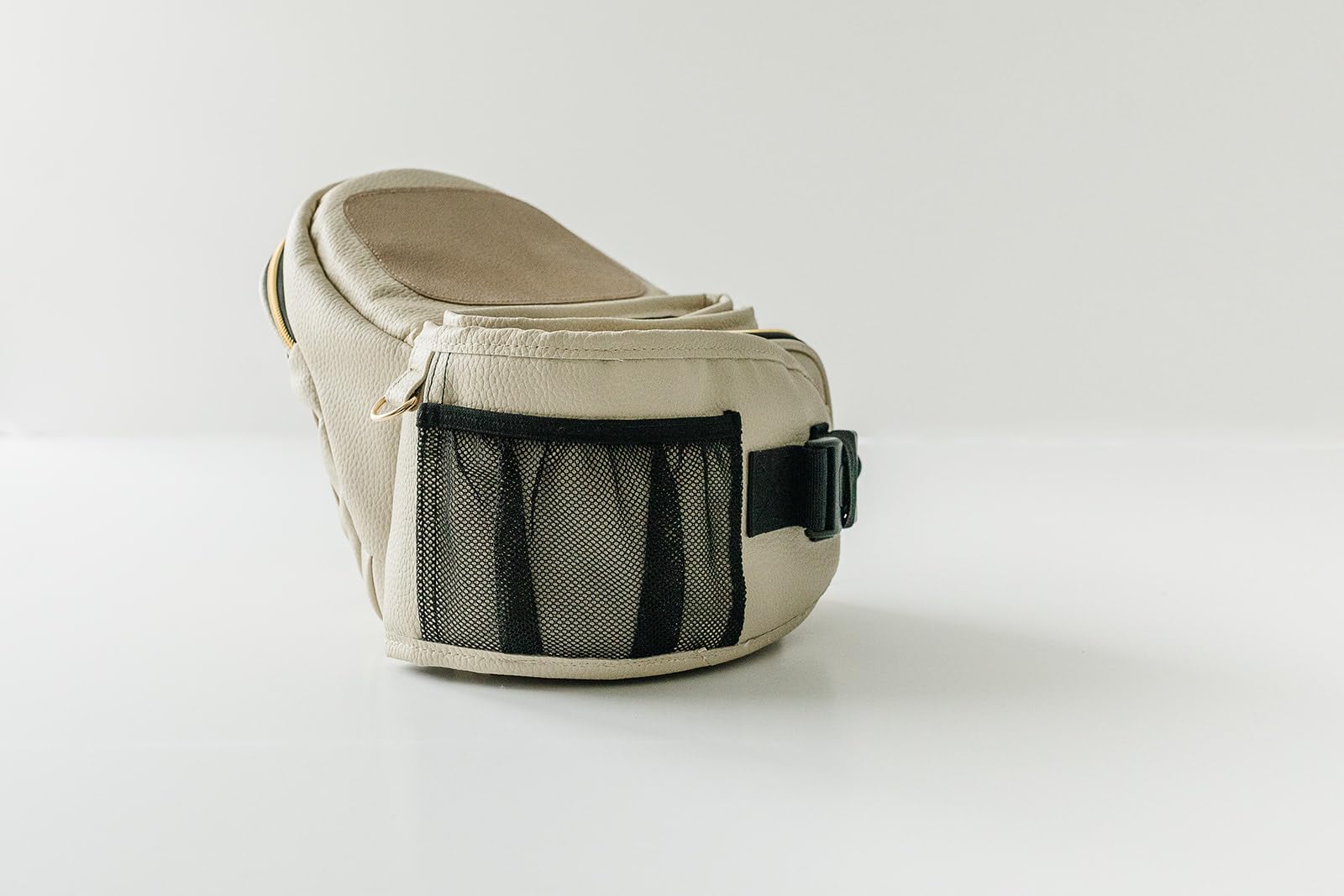 Tushbaby Baby Hüfttrage | Ergonomischer Hüftsitz Baby | Seitliche Babytrage | Creme | Praktische Tragehilfe Baby mit Stauraum | Für Babys und Kleinkinder 0–3 Jahre bis 20 kg