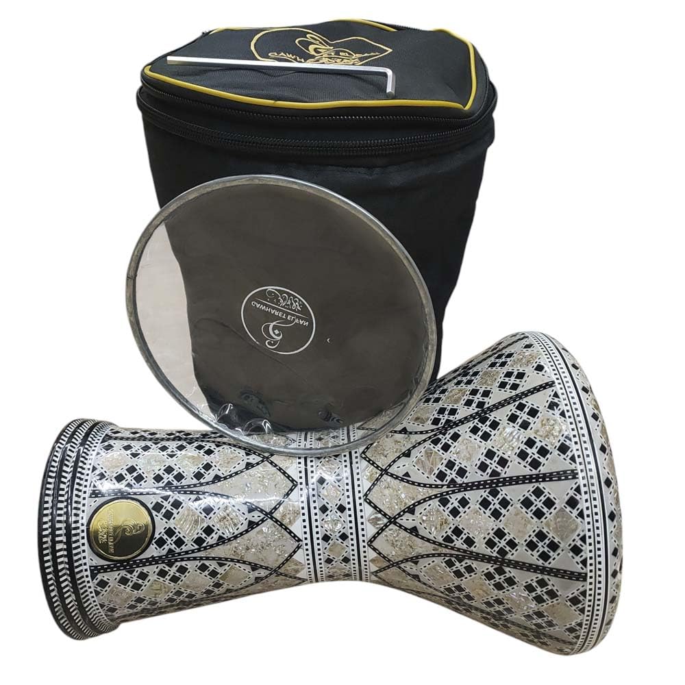 Darbuka de Gawharet el fan, Egipto, Metal con Nácar, Hueso y Esmalte, alto 43 cm diámetro 27,50 cm