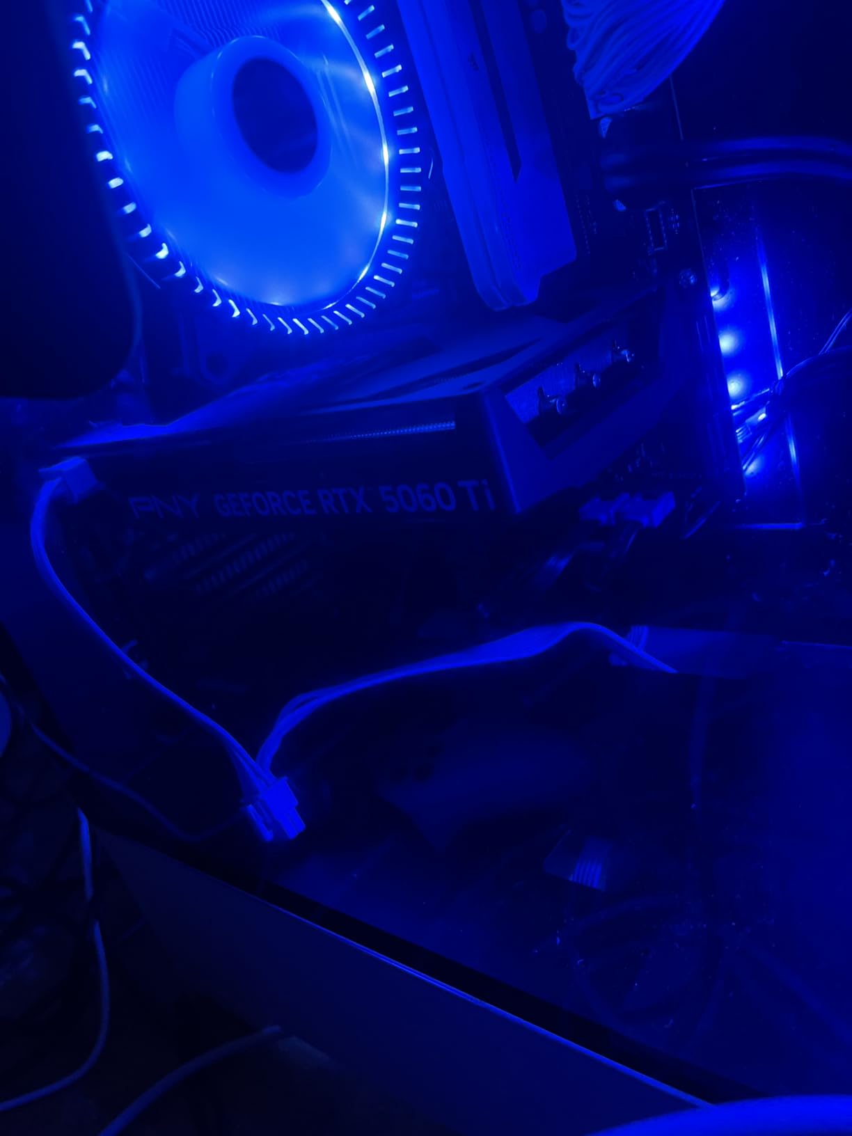 Redragon RGPS-850W RGB lighting