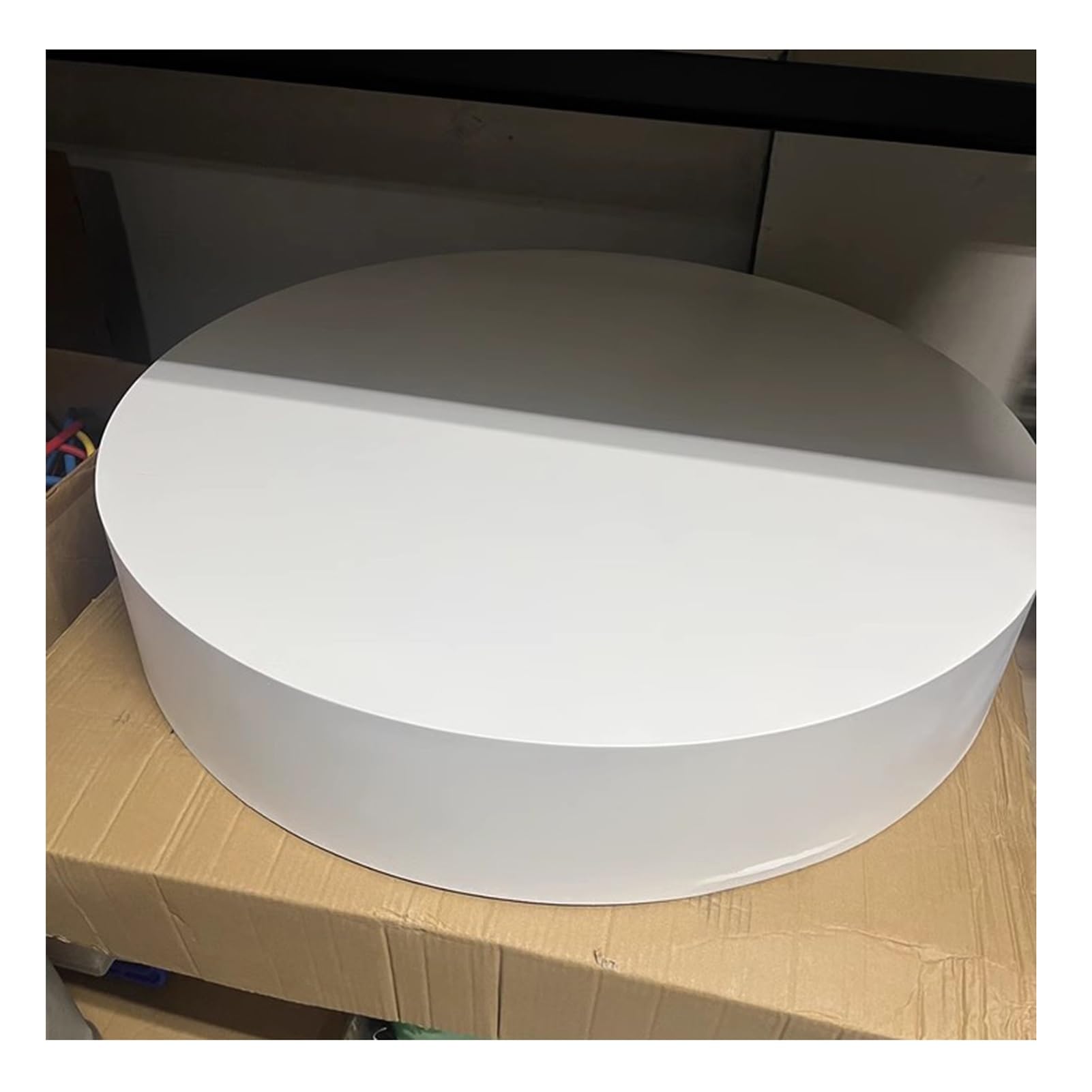 Grand socle rond pour présentation blanche de 80 cm de diamètre pour décors